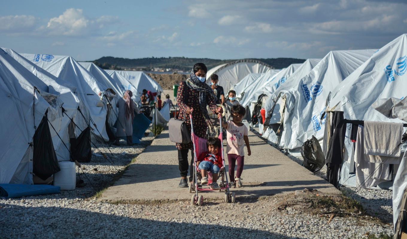 Migranter i ett flyktingläger på den grekiska ön Lesbos under 2020. Arkivbild. Foto: Panagiotis Balaskas/AP/TT