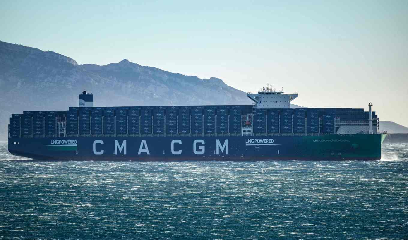 USA hävdar att Iran hjälper Huthirörelsen i Jemen i planeringen av attacker mot handelsfartyg i Röda havet. Attackerna har fått flera stora rederier, som franska CMA GCM, att pausa trafiken i området. Foto: Christophe Simon/AFP/TT. Arkivbild.