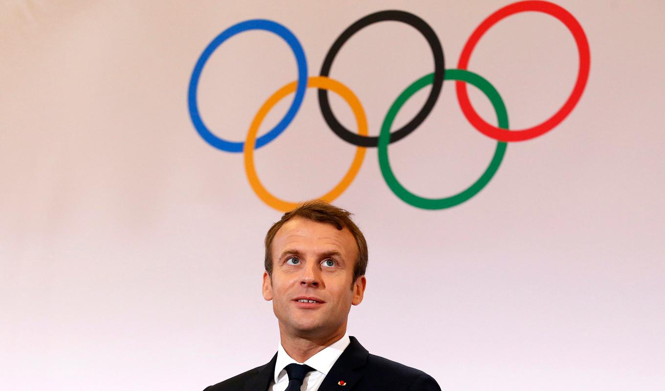 Frankrikes president Emmanuel Macron säger att OS-invigningen kan stoppas på grund av terrrordåd. Arkivbild. Foto: Sebastien Nogier/AP/TT