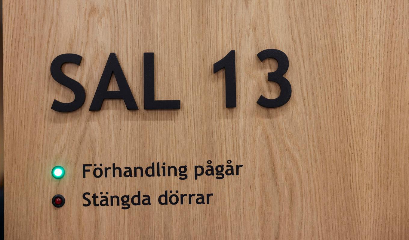 Beväpnad med en ljuddämpad pistol försökte 17-åringen locka ut en familj ur deras hus i Uppsala. Nu har han fått sin dom. Arkivbild. Foto: Andreas Hillergren/TT