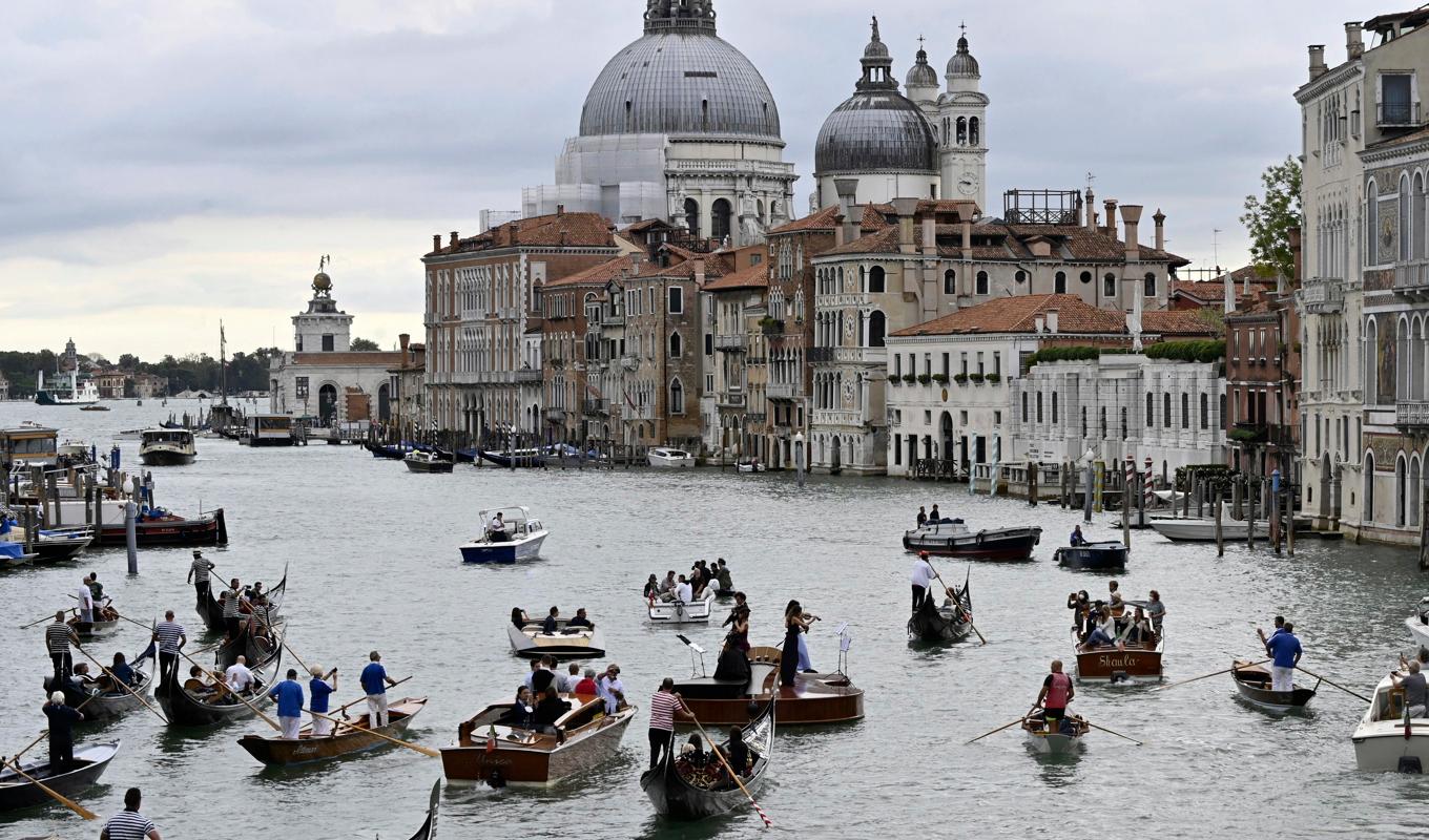 Venedig tar till hårdhandskarna mot turismen. Arkivbild. Foto: Alessandro Masini/AP/TT