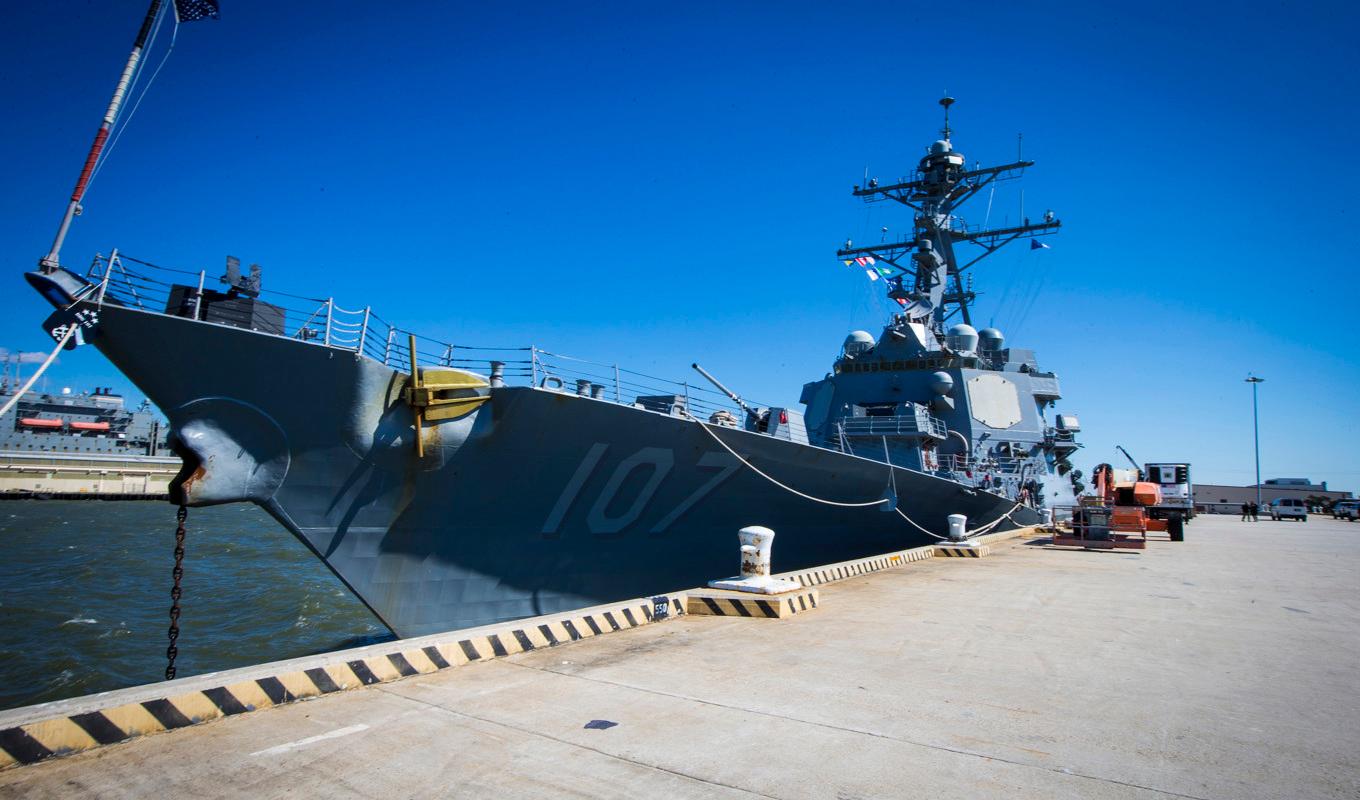 Den amerikanska flottans jagare USS Gravely var en av de enheter som ryckte ut till containerfartyget Maersk Hangzhous hjälp. Arkivbild. Foto: John C. Clark/AP/TT