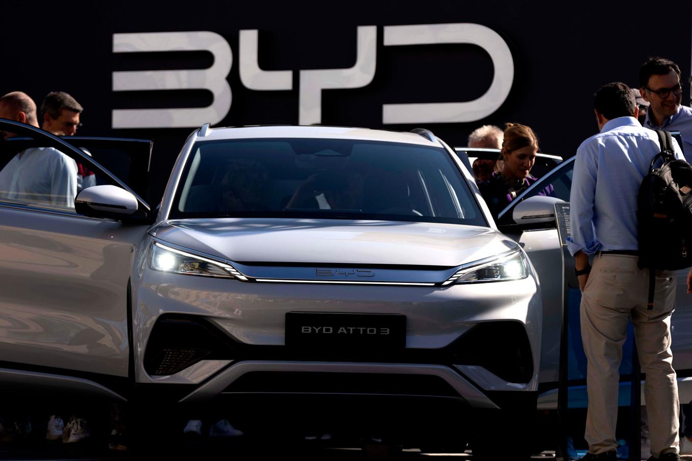 Kinas direktinvesteringar i Europa ökade i fjol, bland annat tack vare en fabrik för elbilen BYD i Ungern. Foto: Matthias Schrader/AP/TT/arkiv