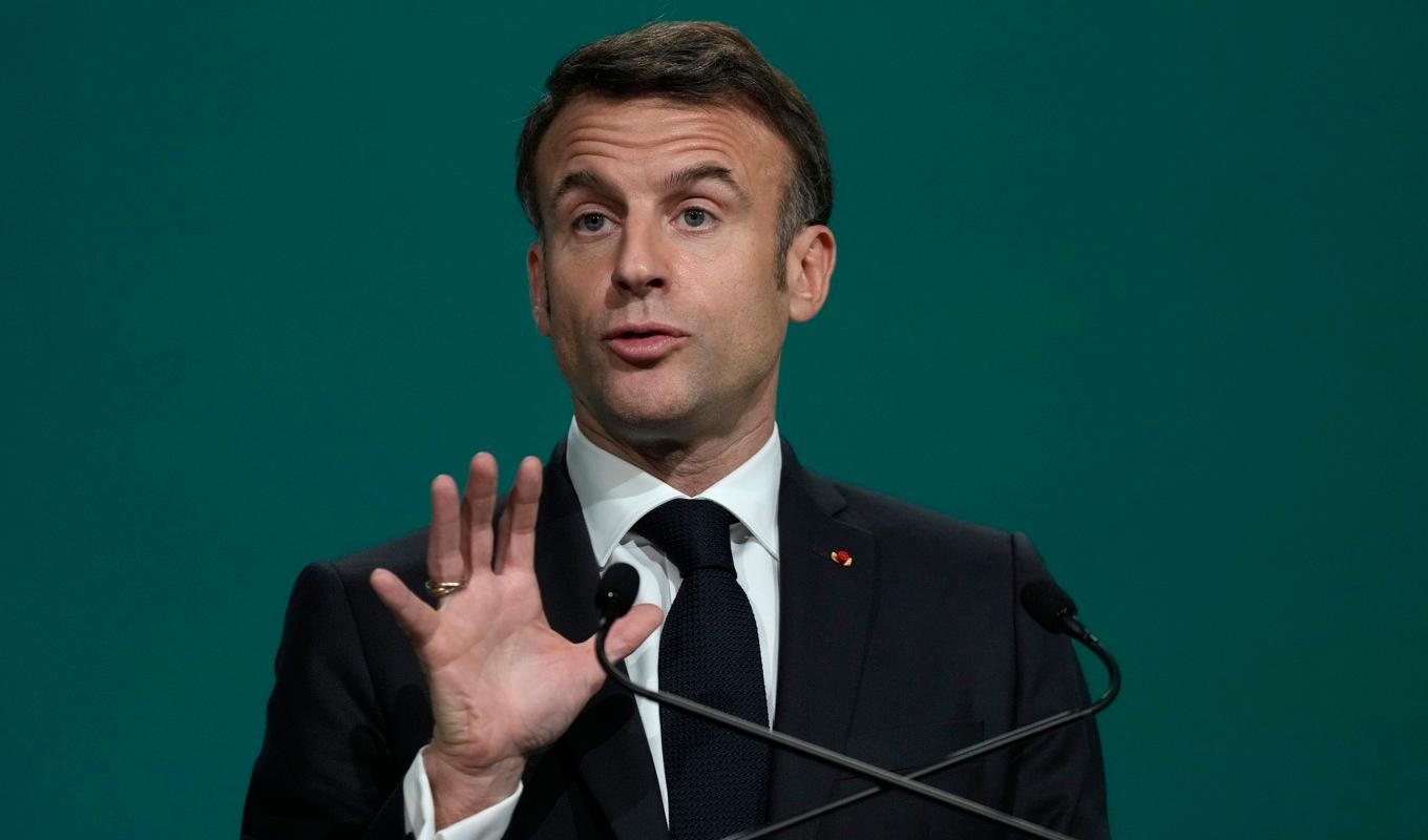 Frankrikes president Emmanuel Macron har uppmanat Israel att undvika handlingar som kan leda till en upptrappning av kriget mellan Israel och Hamas – framförallt vad gäller Libanon. Arkivbild. Foto: Peter Dejong/AP/TT