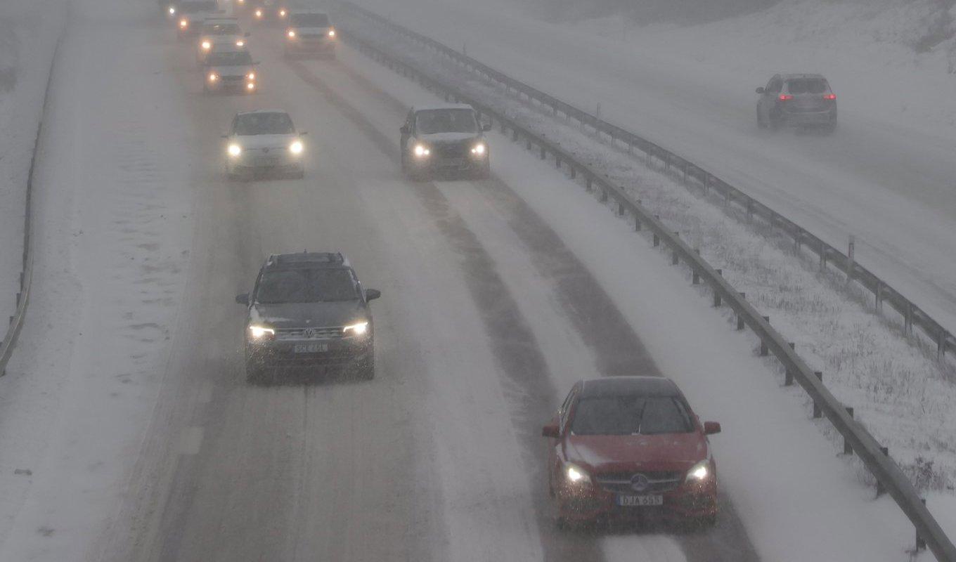 Snövädret kan medföra trafikstörningar, enligt SMHI. Foto: Adam Ihse/TT