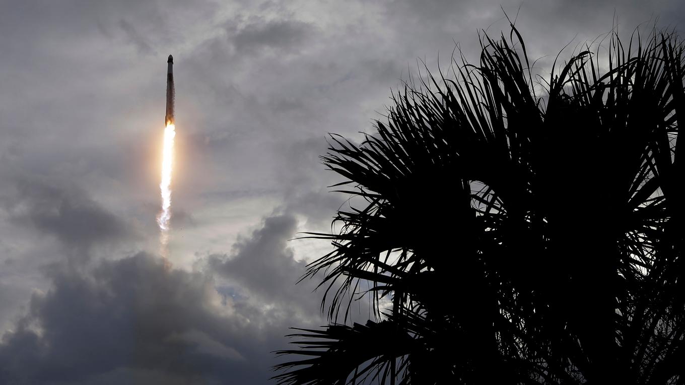 Rymdfarkosten Dragon påbörjade sin resa mot Internationella rymdstationen på torsdagskvällen. Foto: Chris O'Meara/AP/TT