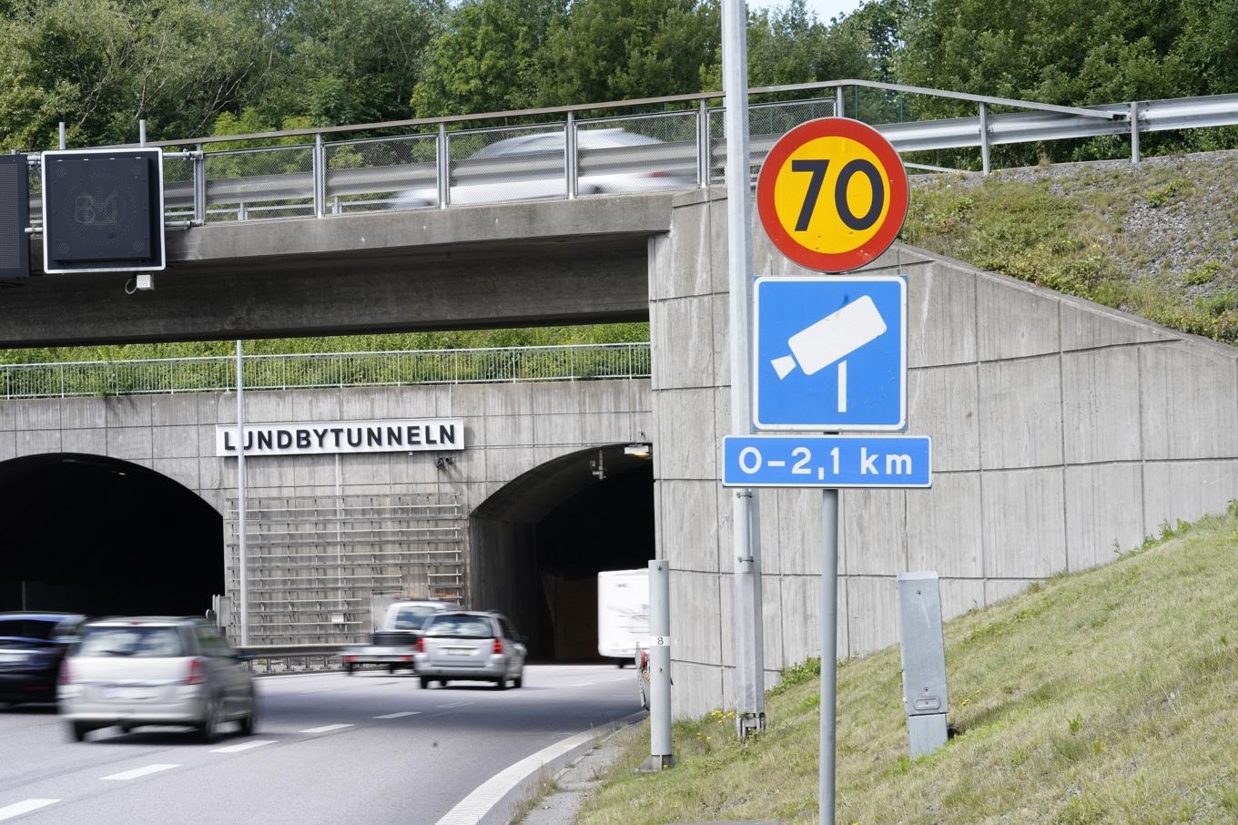 Trafikverket efterfrågar ett formellt regeringsuppdrag till dem och polisen för att utreda möjligheten att mäta snitthastighet mellan fartkameror. Arkivbild. Foto: Björn Larsson Rosvall/TT