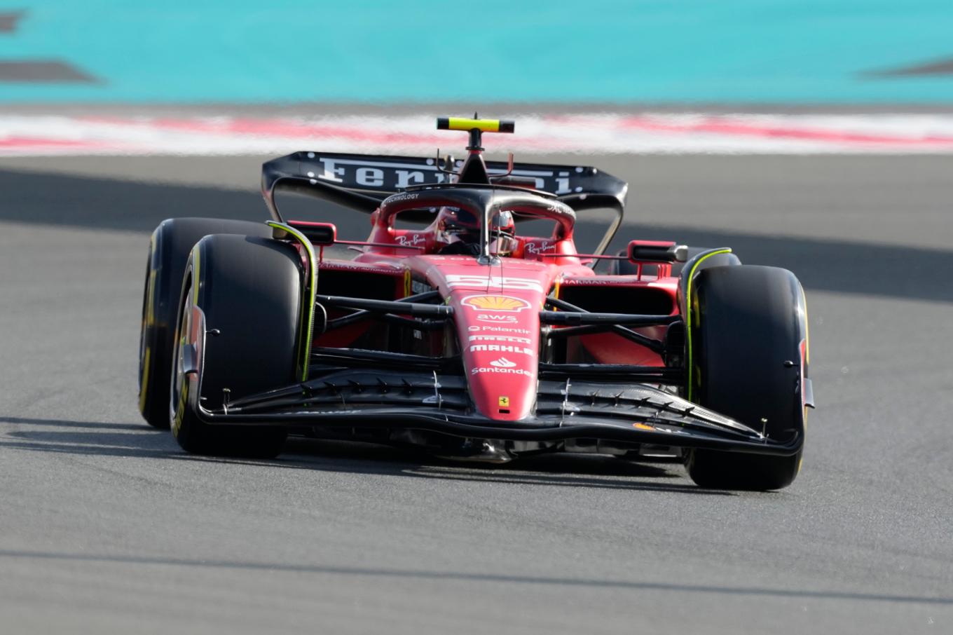 Spanske F1-stjärnan Carlos Sainz, som är född i Madrid, får tävla på hemmaplan 2026. Arkivbild. Foto: Kamran Jebreili/AP/TT