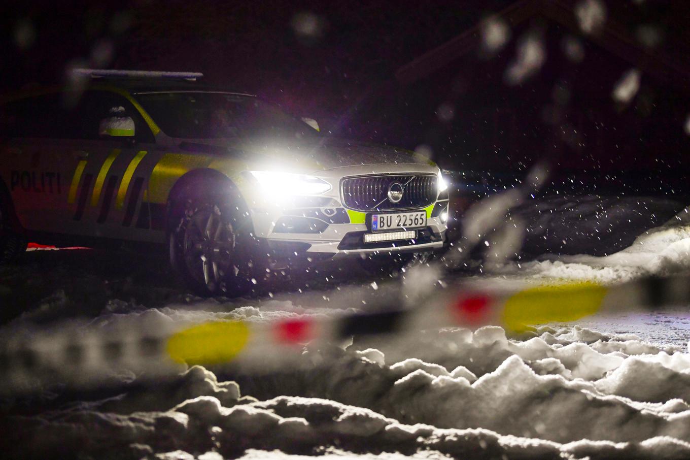 Polisavspärrning i Grue kommun utanför Kongsvinger, där en kvinna i 70-årsåldern mördades på fredagen. Foto: Annika Byrde/NTB/TT