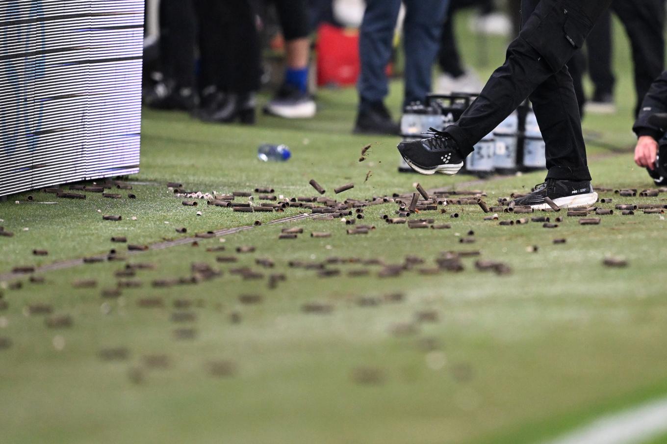 En tioårig pojke fick uppsöka sjukhus efter att pyrotekniska pjäser bränt av under matchen. Arkivbild. Foto: Björn Larsson Rosvall/TT