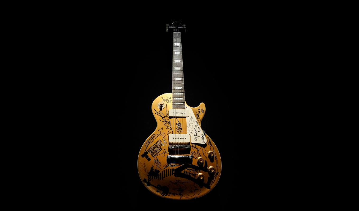 En Gibson Les Paul Gold Top, en av alla de gitarrer som Dire Straits Mark Knopfler auktionerar ut. Foto: Frank Augstein/AP