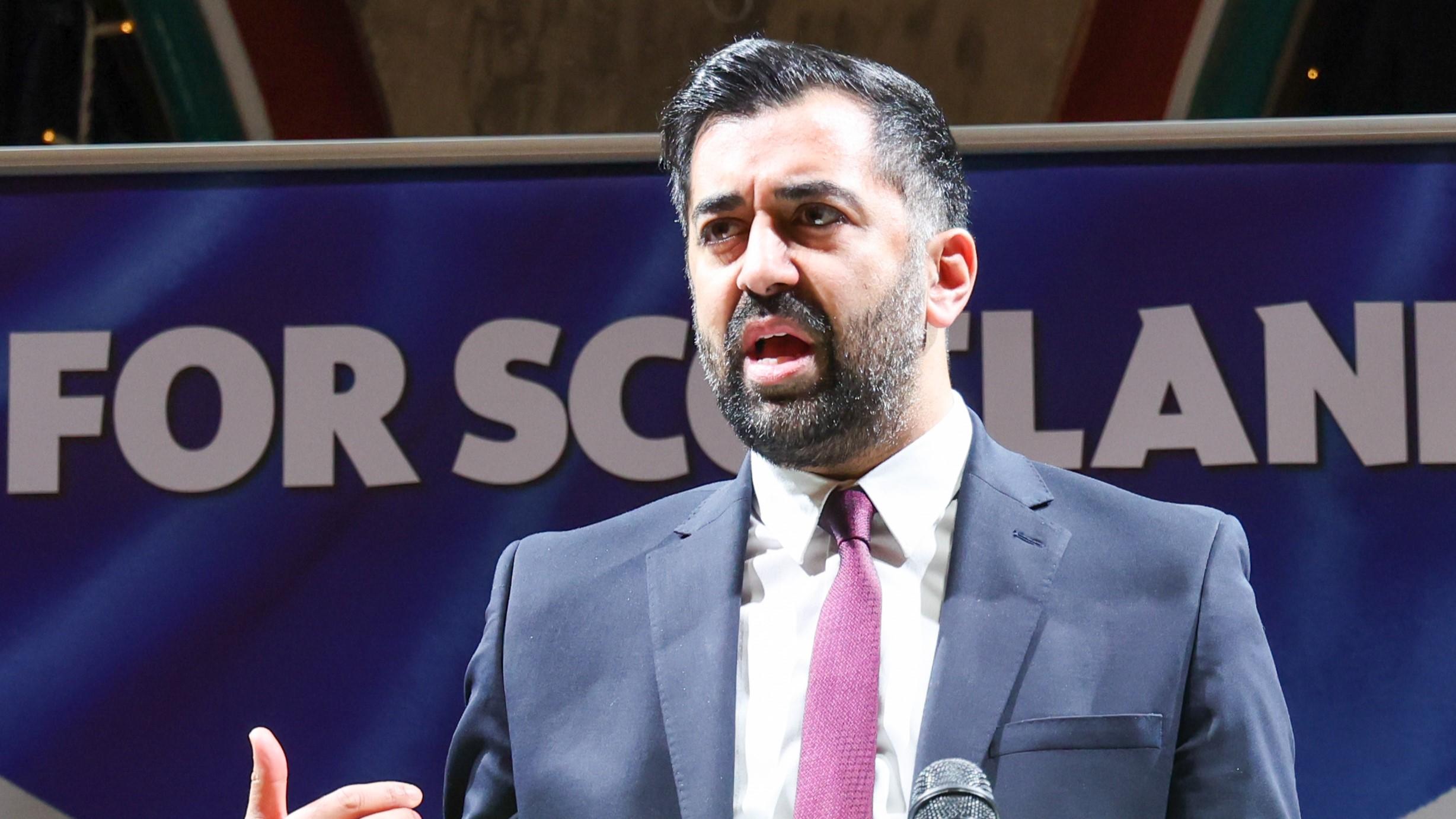 Skottlands försteminister Humza Yousaf talar vid en konferens den 12 januari i Glasgow i Skottland. Foto: Robert Perry/Getty Images