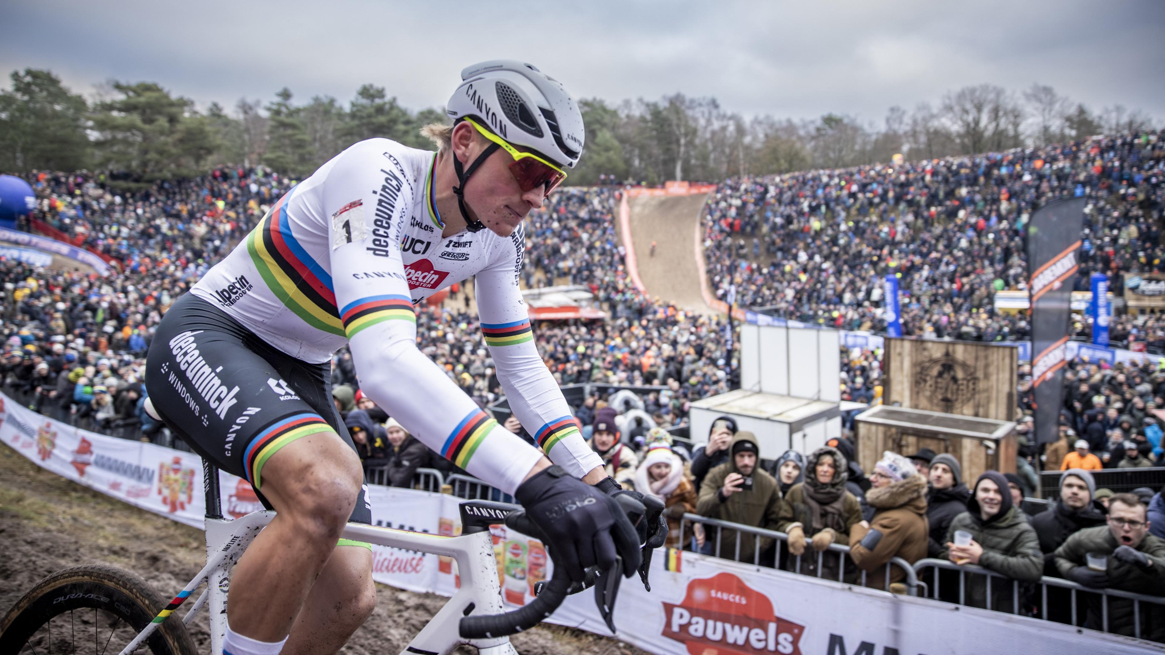 Mathieu van der Poel har fem VM-guld i cykelcross och kommer att ta sitt sjätte i tjeckiska Tabor där ingen lär kunna stoppa honom. Foto: David Pintens/Belga/AFP)/Belgium
AFP via Getty Images
