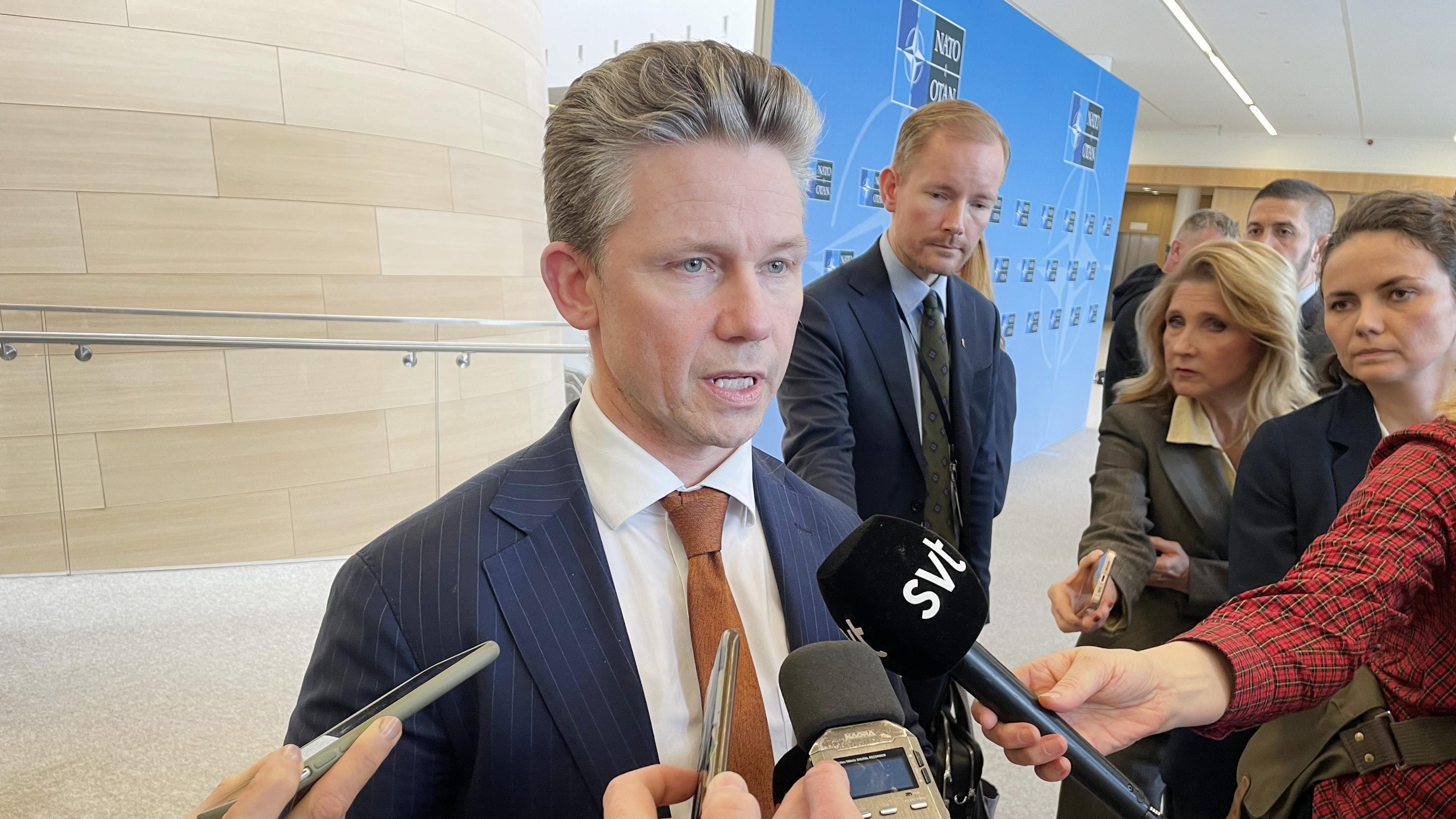Försvarsminister Pål Jonson träffar pressen efter torsdagens Natomöte i Bryssel. Foto: Wiktor Nummelin/TT