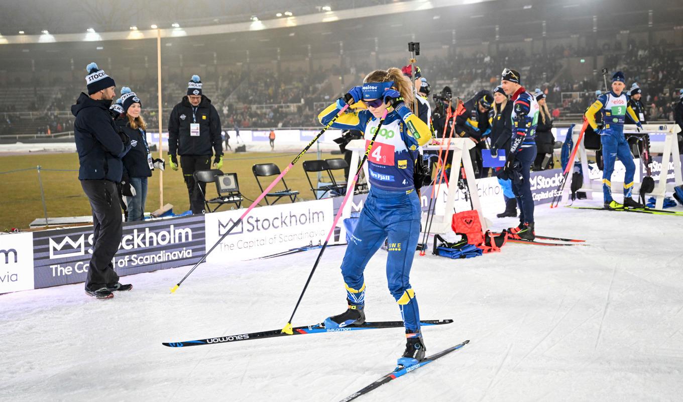 Mona Brorsson gör en av sina sista tävlingar på Skidskyttekampen på Stockholm stadion. Foto: Fredrik Sandberg/TT