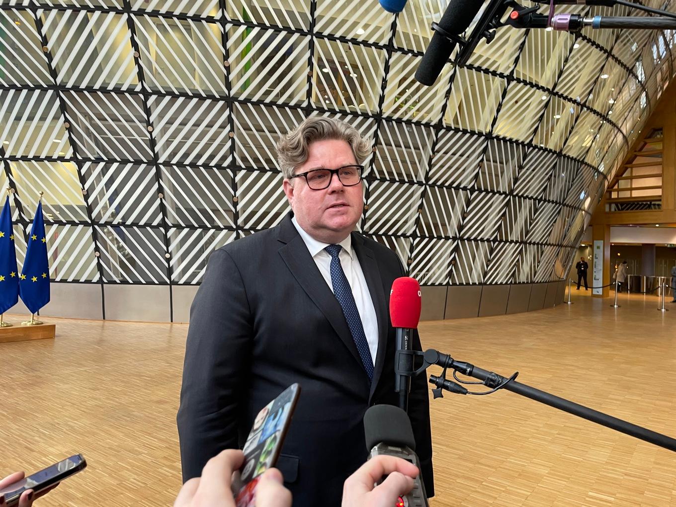 Justitieminister Gunnar Strömmer på väg in till måndagens EU-möte i Bryssel. Foto: Wiktor Nummelin/TT