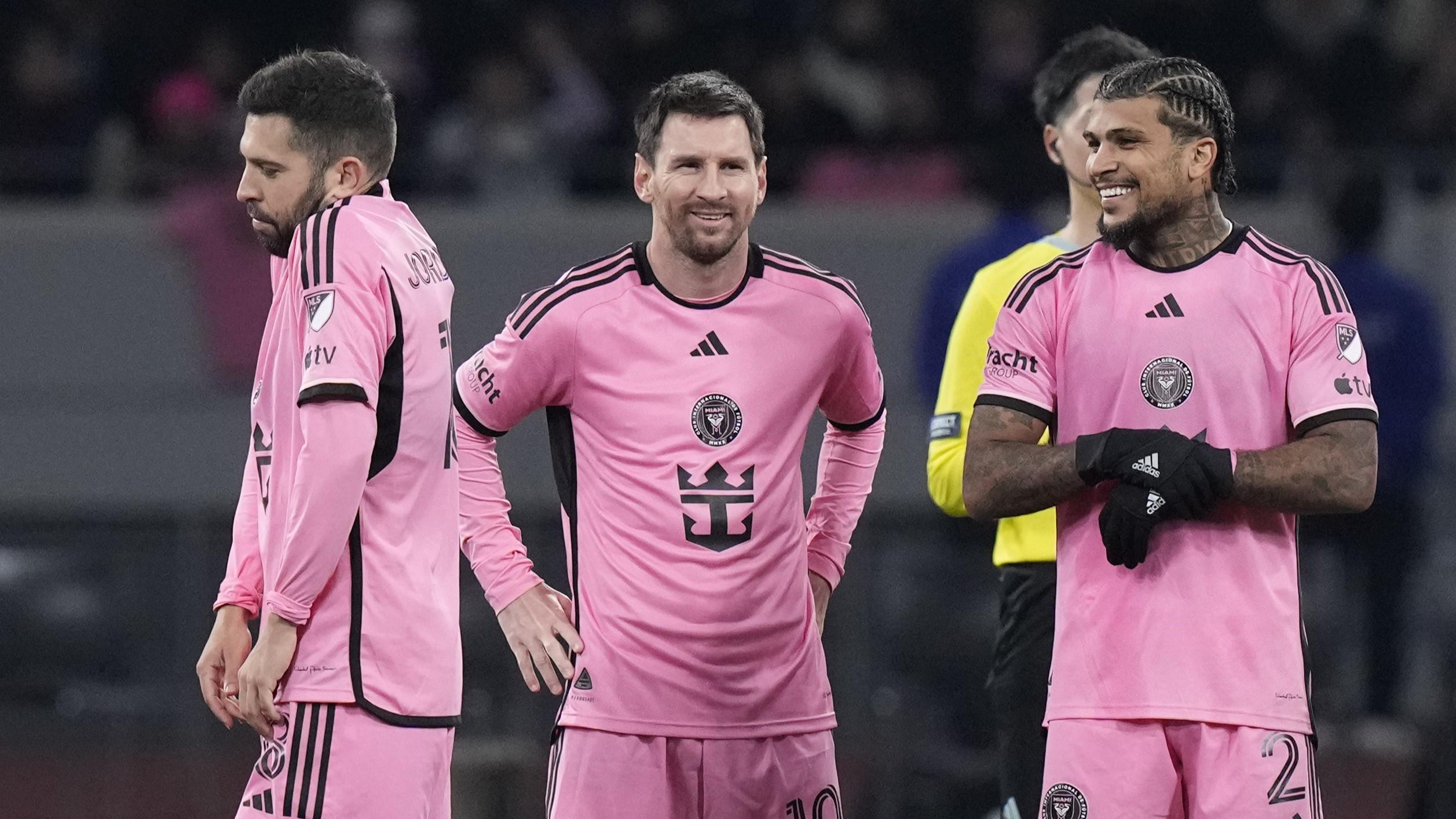 Messi tar USA med storm i sin nya klubb Inter Miami. Att han numera finns i MLS ökar värdet på samtliga lag i ligan och lyfter intäkterna för i stort sett alla lag. Foto: Eugene Hoshiko/AP/TT