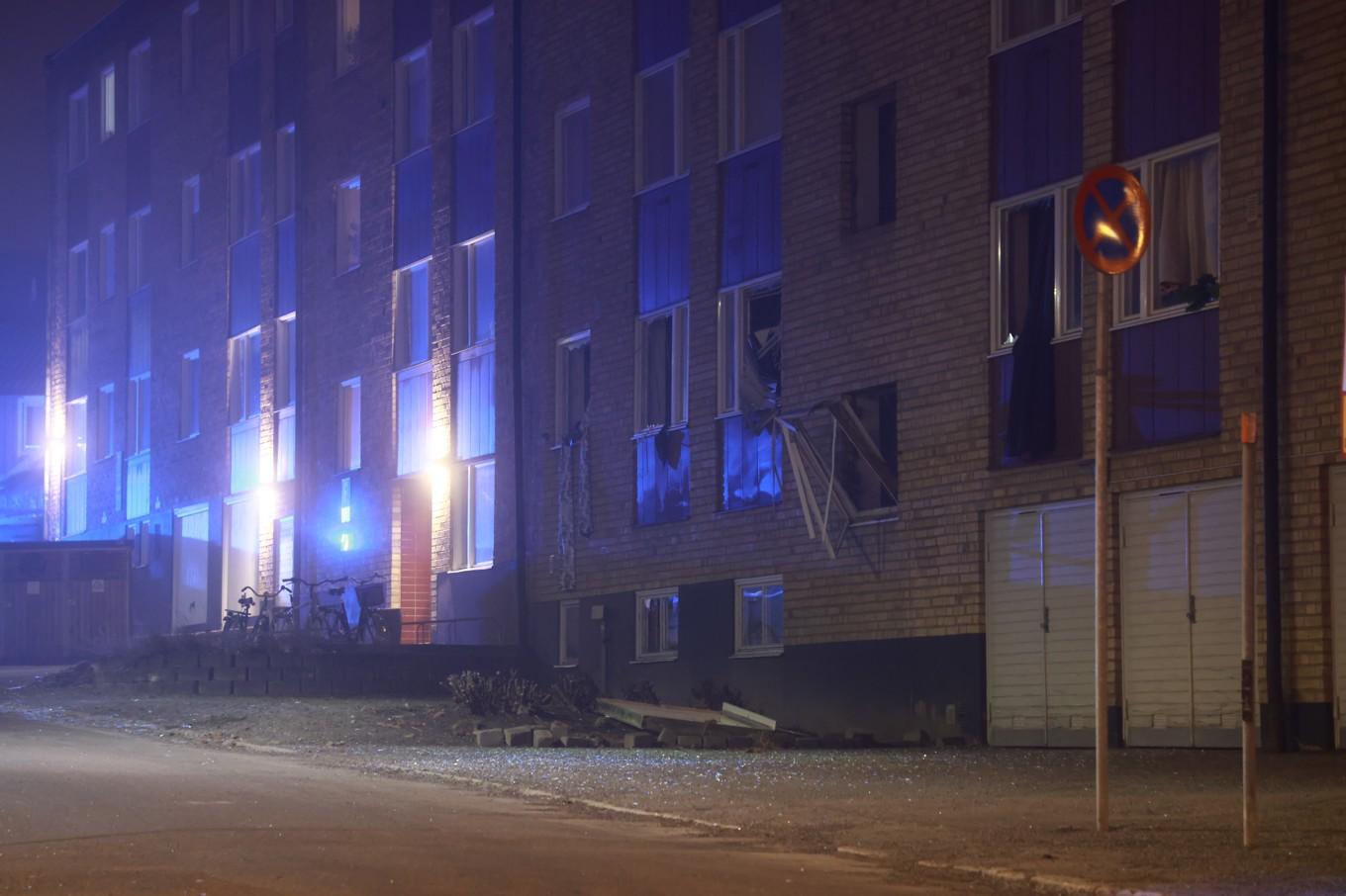 En explosion inträffade natten mot torsdagen i en trappuppgång till ett bostadshus i Johannelund i Linköping. Foto: Jeppe Gustafsson/TT