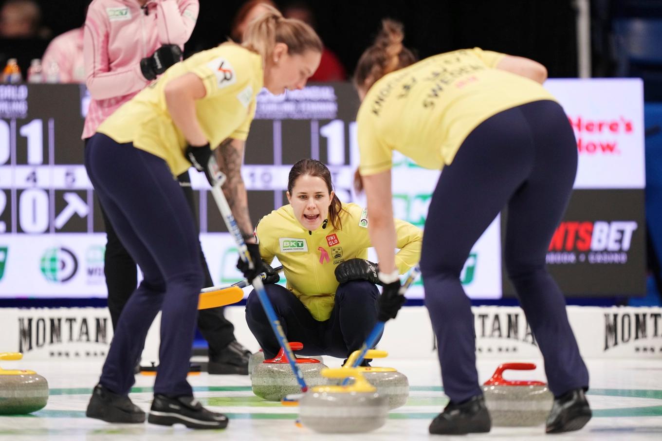 Skippern Anna Hasselborg, mitten, och hennes lag vann mot USA. Arkivbild. Foto: Darren Calabrese