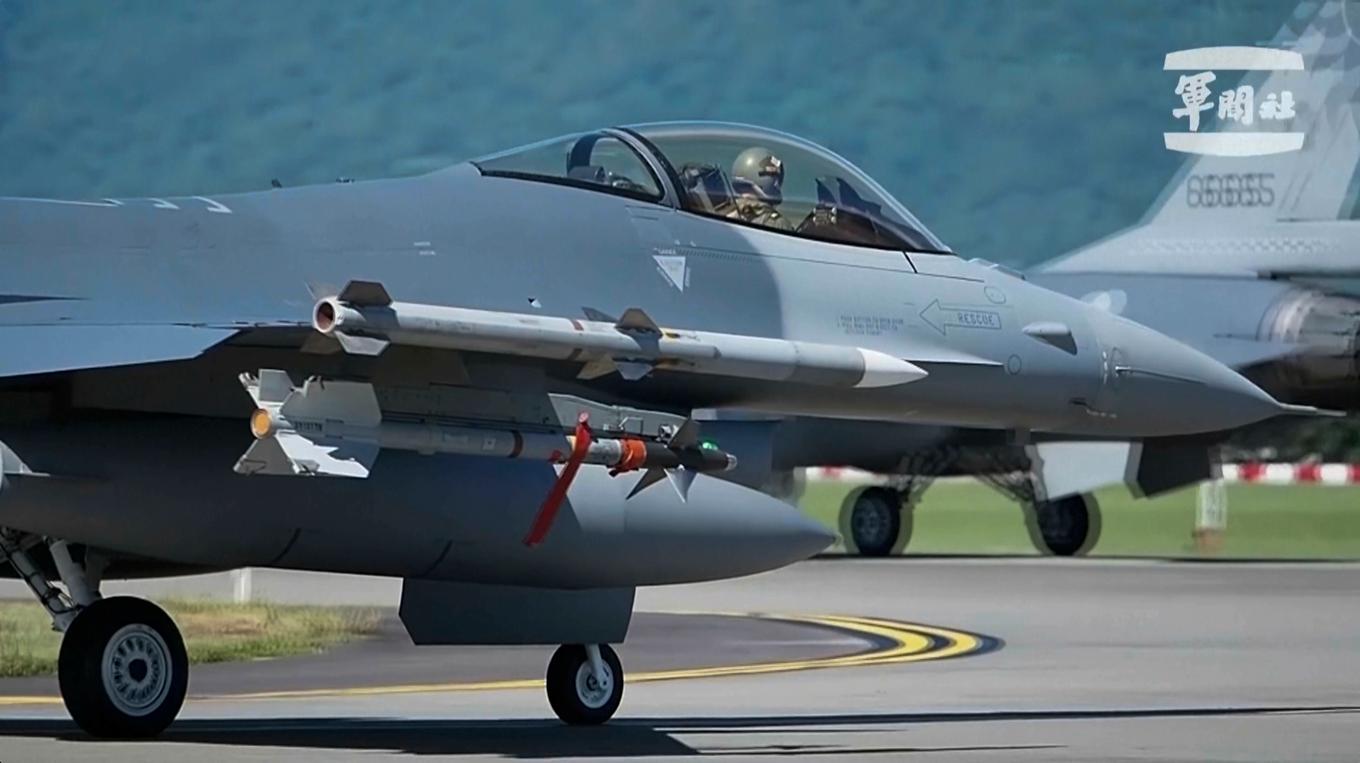 Ett taiwanesiskt stridsflygplan av typen F-16. Arkivbild. Foto: Taiwan Military News Agency via AP/TT