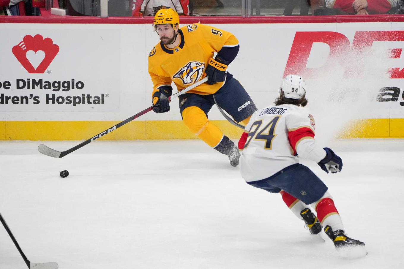 Filip Forsberg under matchen mot Florida. Foto: Jim RassolAP/TT