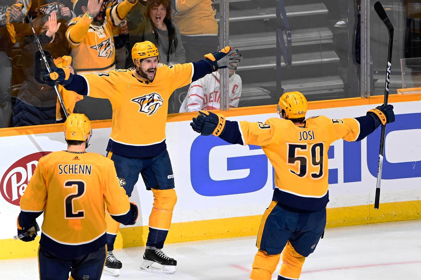 Nashvilles forward Filip Forsberg hade en helkväll i NHL-mötet med Detroit. Forsberg slogs och gjorde matchens enda mål när Nashville vann och förlängde en lång poängsvit. Foto: Mark Zaleski/AP/TT