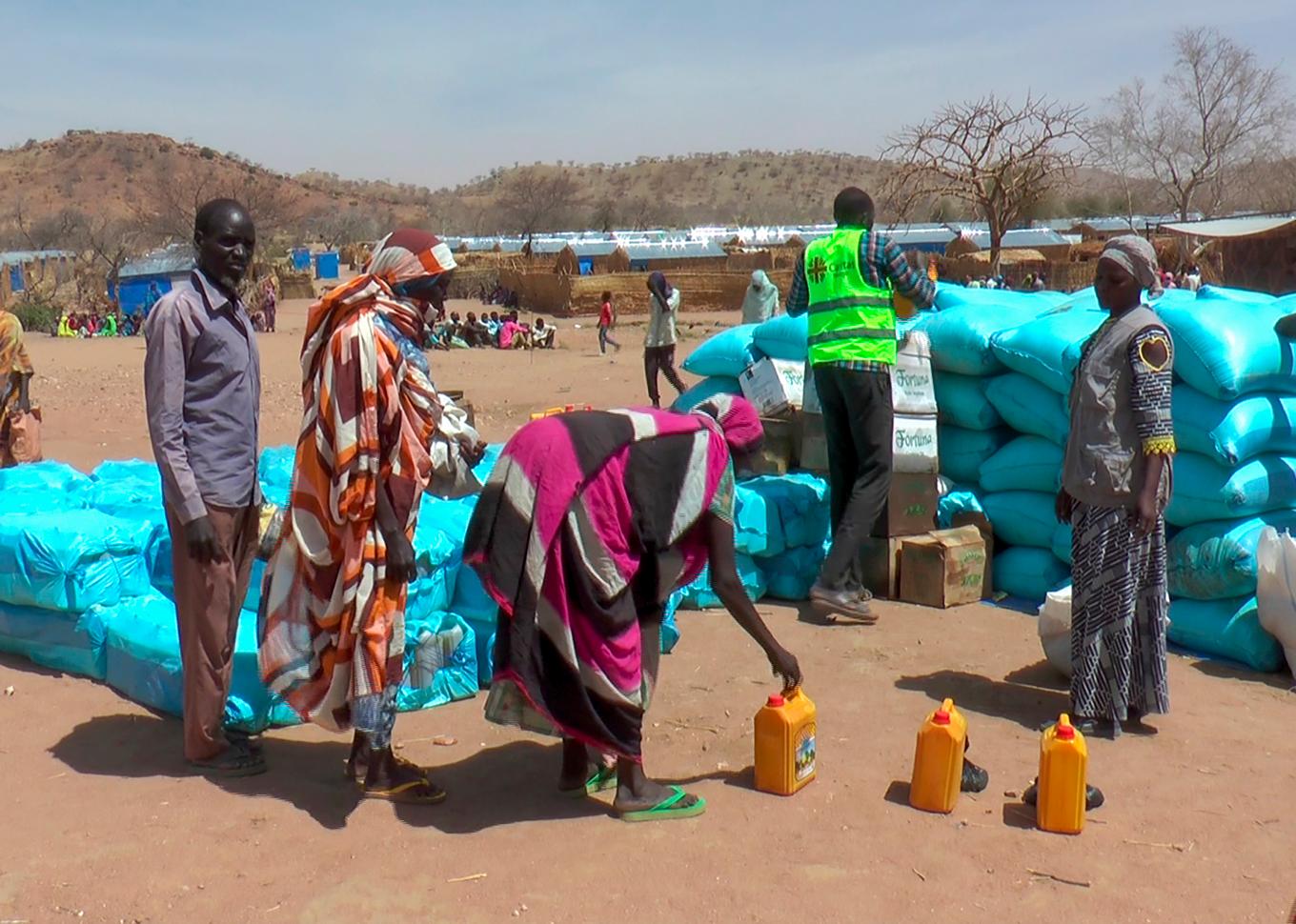Inbördeskriget i Sudan har utlöst en av de värsta flyktingkriserna för närvarande. Här ett flyktingläger i Tchad i mars i år. Foto: Jsarh Ngarndey Ulrish/AP/TT