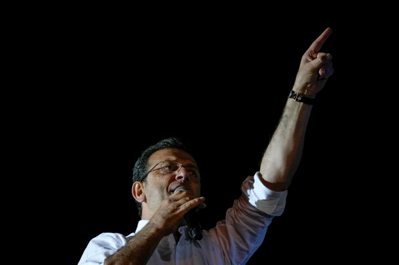 Istanbuls borgmästare Ekrem Imamoglu vann det lokala valet med stor marginal. Foto: Khalil Hamra/AP/TT