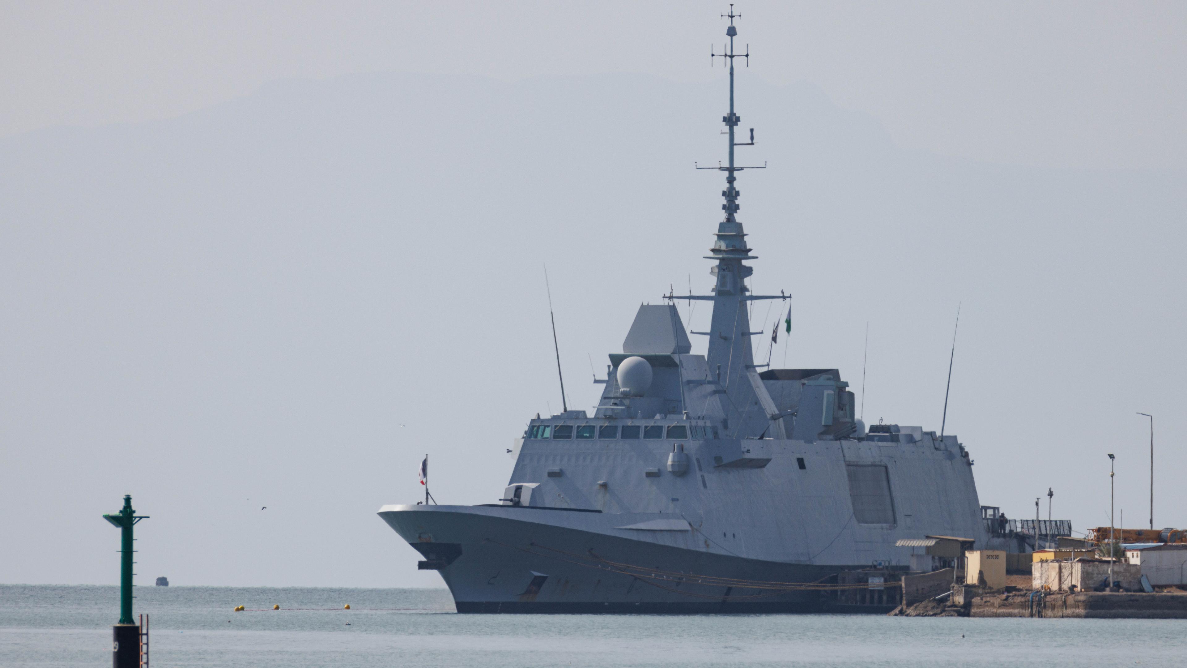 Fartyg från den franska flottan i Djiboutis hamn. Huthirebellerna fortsätter att attackera fartyg i Adenviken i protest mot Israels krig i Gaza. Foto: Luke Drary/Getty Images