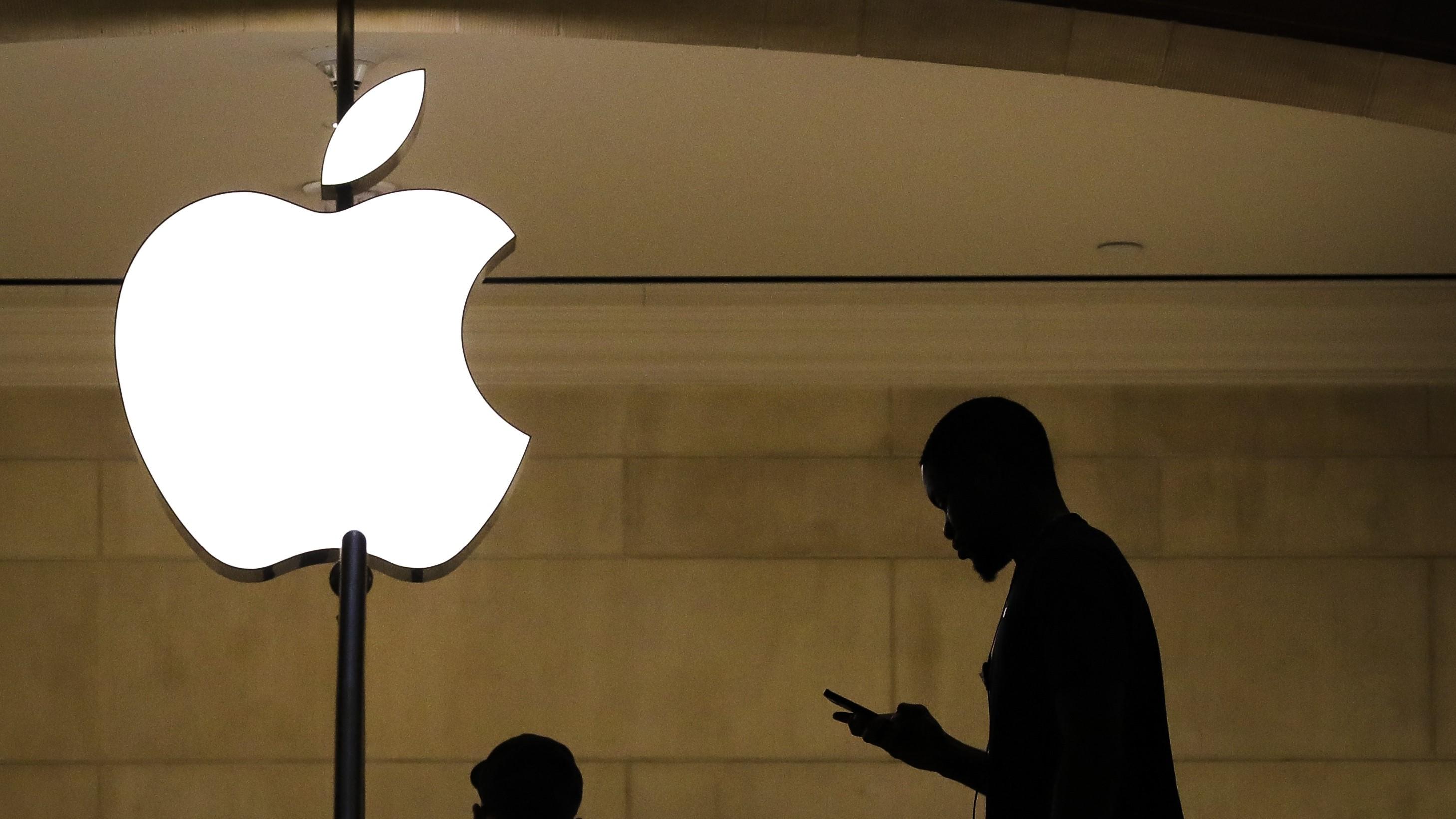 EU-kommissionen menar att Apples regler för sin App Store har skadat konsumenterna ekonomiskt genom att de inte fått information om billigare alternativ. Foto: Drew Angerer/Getty Images