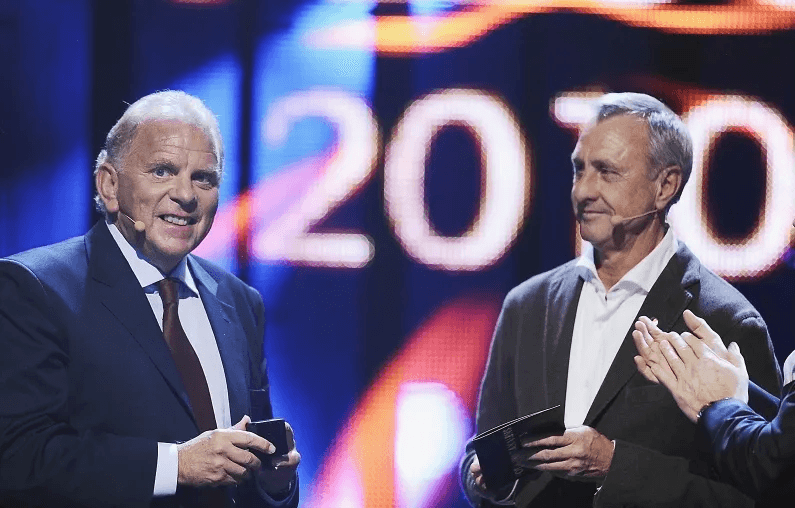 Bob Houghton, allsvenskans nydanare (t.v.), tillsammans med Johan Cruyff på Fotbollsgalan 2010.
Foto: Pontus Lundahl, Scanpix/TT