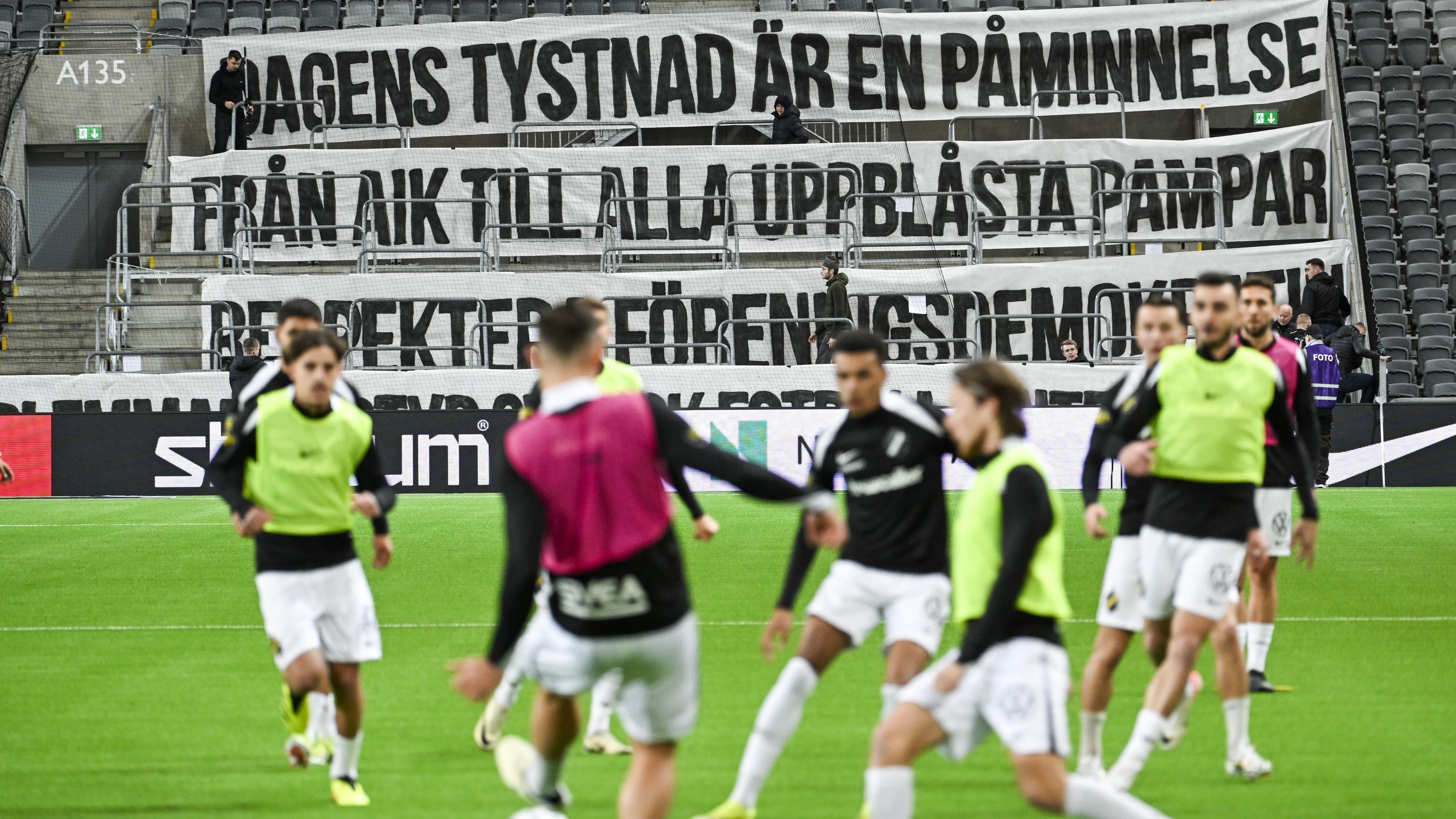 Banderoll från AIK:s supportrar. Foto: Anders Wiklund/TT