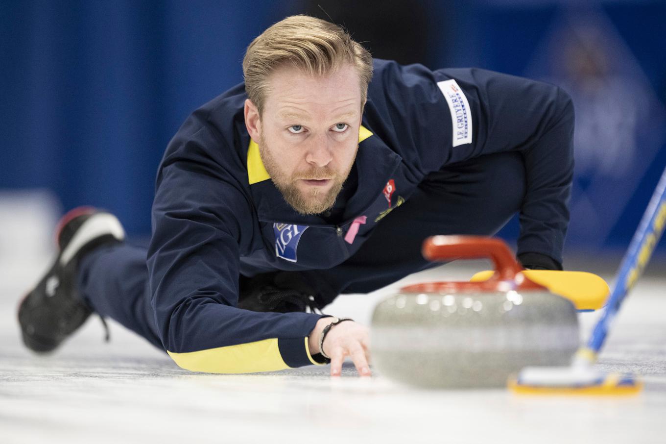 Skipper Niklas Edin och hans lagkamrater i herrlandslaget i curling är klara för VM-final. Arkivbild. Foto: Ennio Leanza/AP/TT