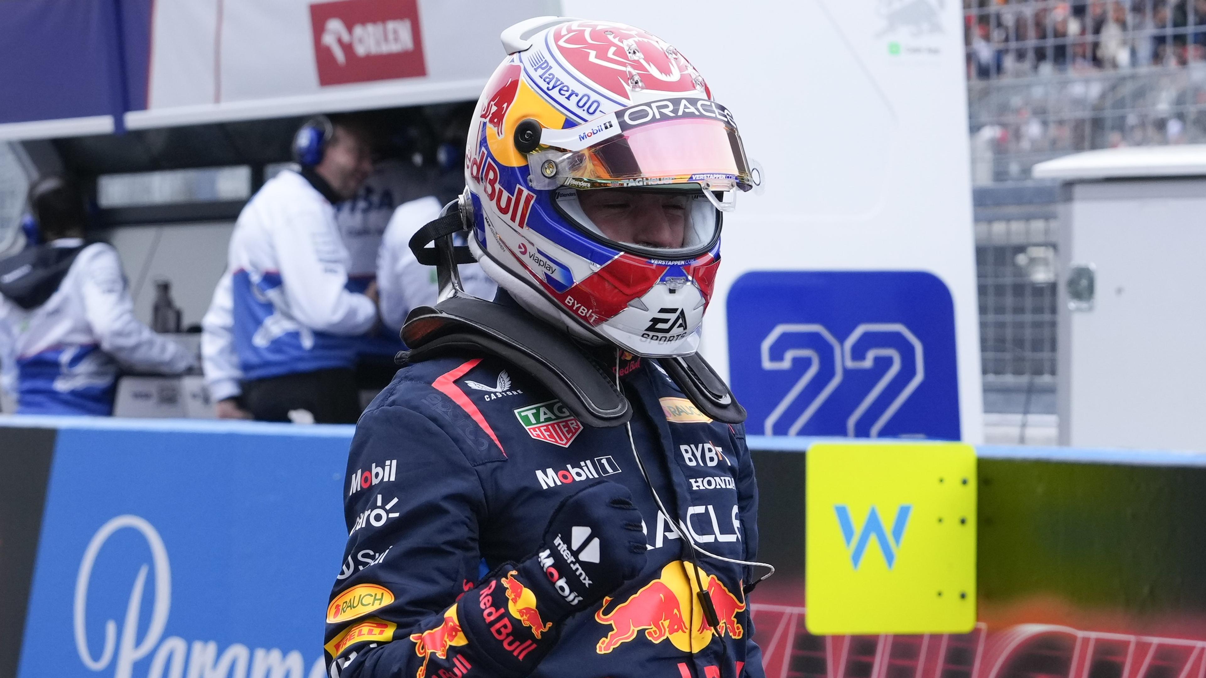 Max Verstappen är nöjd efter att ha säkrat ytterligare en start längst fram i ett formel 1-lopp. Foto: Hiro Komae/AP/TT