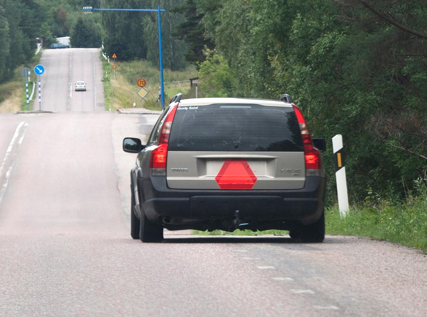 Föräldrarnas bild över vilka olyckor A-traktorer är inblandade i stämmer inte överens med verkligheten, visar en studie från Folksam. Arkivbild. Foto: Fredrik Sandberg/TT