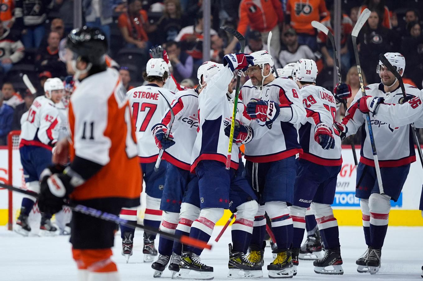 Washington firar segern och kvalificeringen till Stanley cup. Foto: Matt Slocum/AP/TT