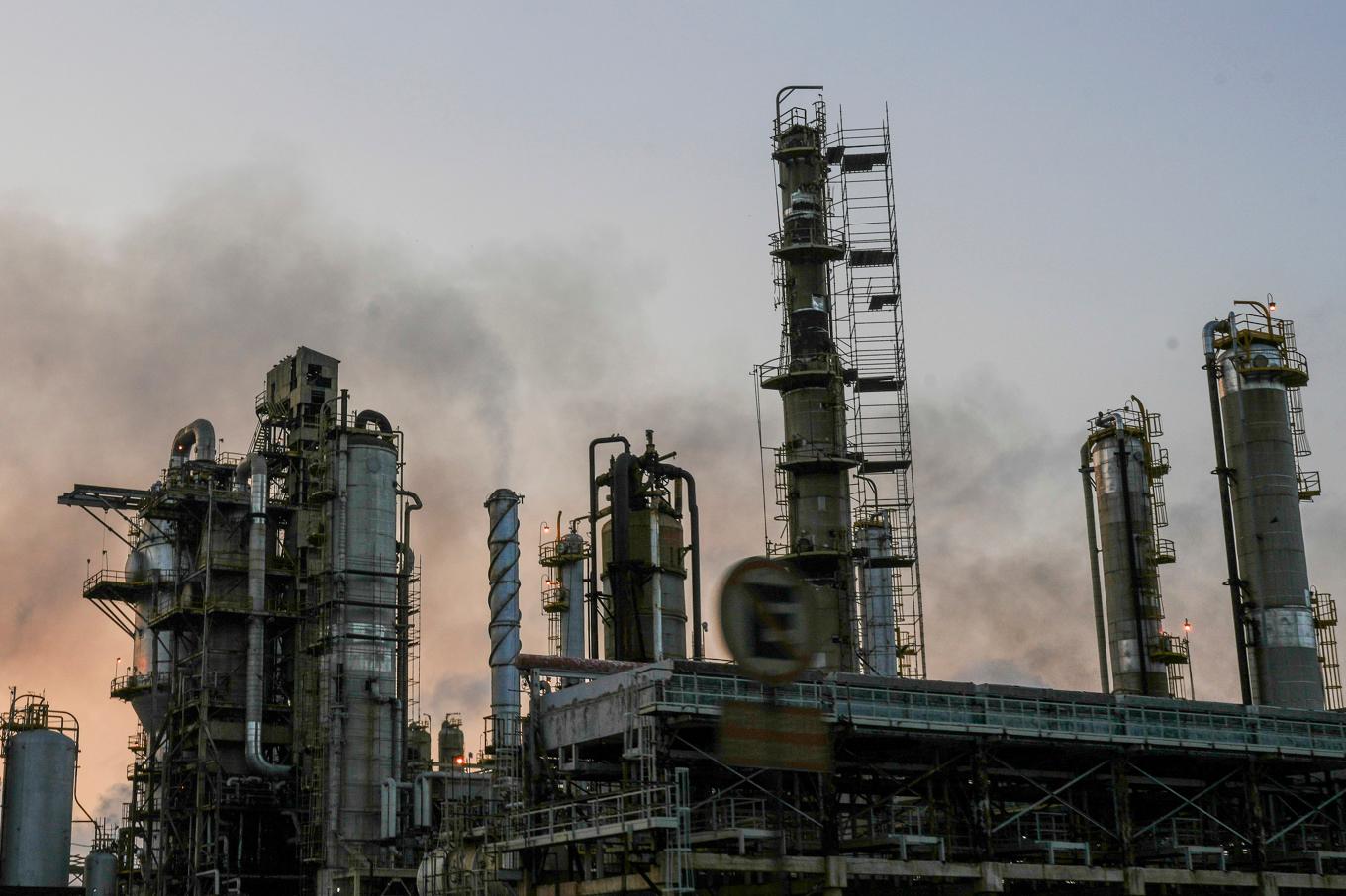 Ett raffinaderi utanför Puerto Cabello i Venezuela. Arkivbild. Foto: Matias Delacroix/AP/TT