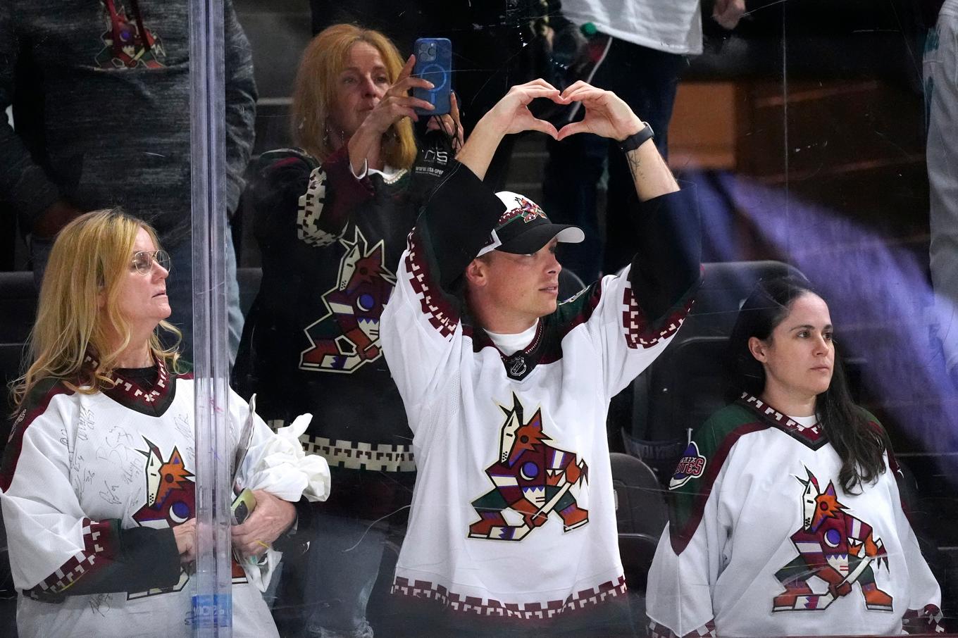 NHL-laget Arizona Coyotes flyttar till nästa säsong och nya hemvisten blir Salt Lake City i Utah. Foto: Ross D. Franklin/AP/TT