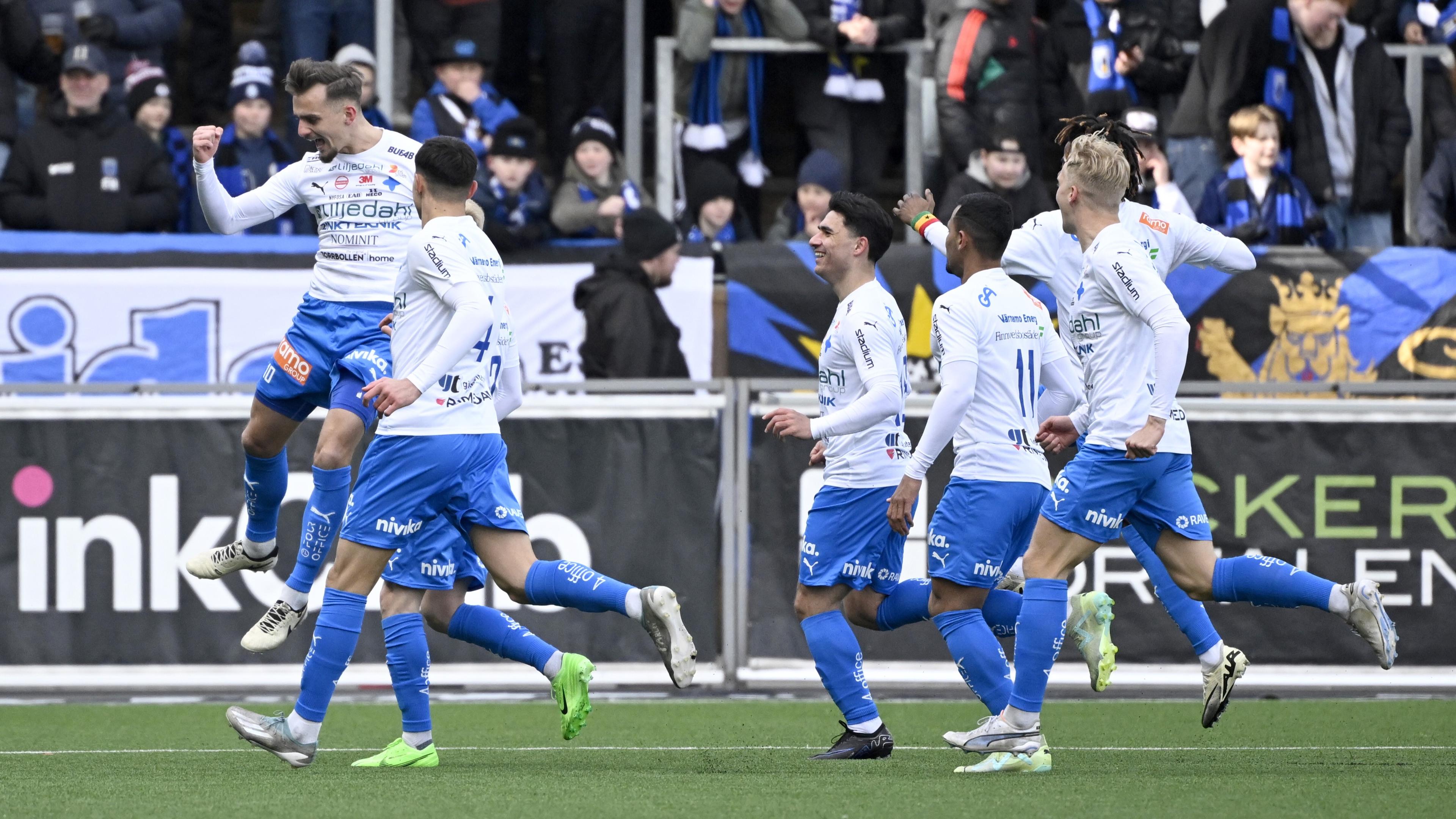 Ajdin Zeljkovic sköt segern till Värnamo. Foto: Jessica Gow/TT