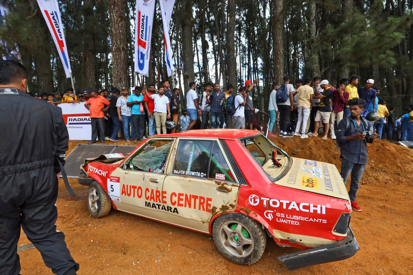 Flera personer dödades när en rallybil kraschade rakt in i publikhavet. Foto: STR/AP/TT