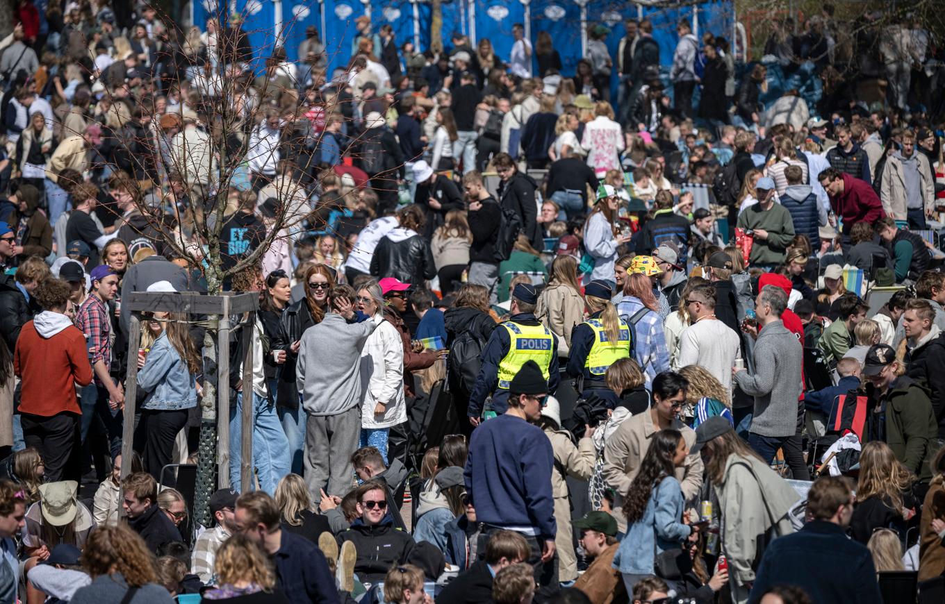 Fullsatt i Stadsparken i Lund när studenterna firade in våren med den traditionsenliga spontanfesten på siste april. Arkivbild från förra årets firande. Foto: Johan Nilsson/TT