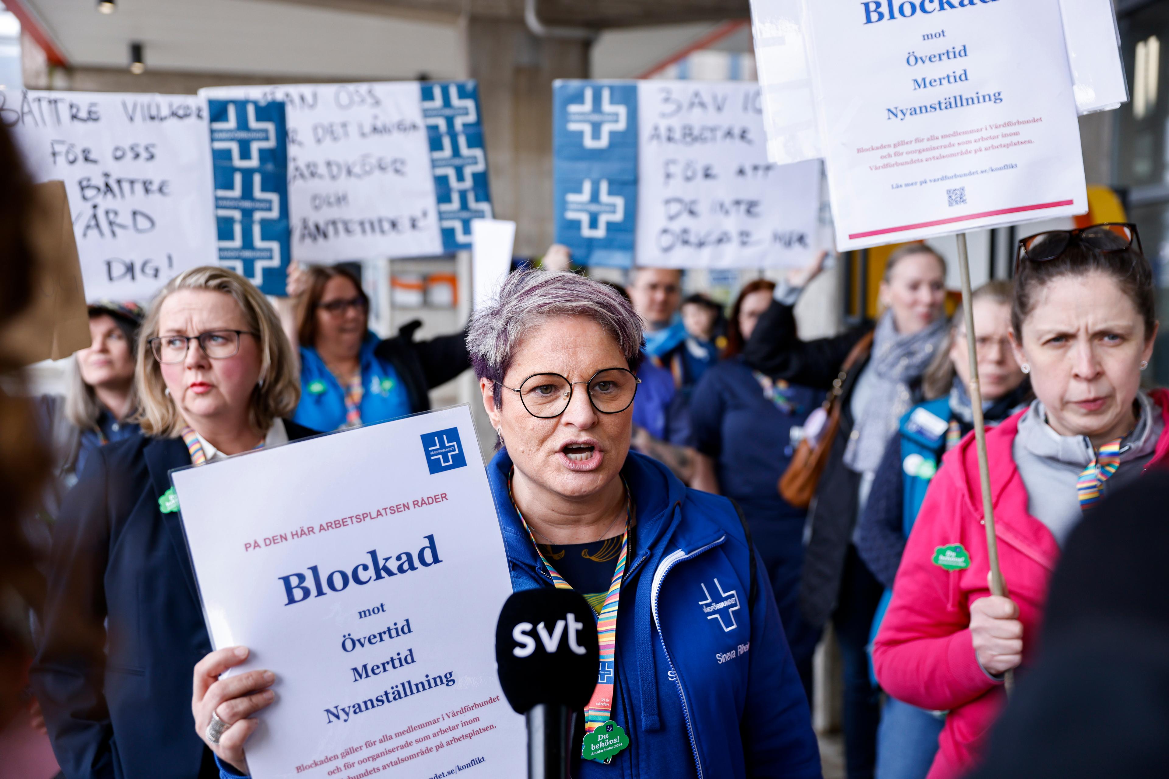 Sineva Ribeiro, ordförande Vårdförbundet, utanför Karolinska sjukhuset (KS) i Huddinge när övertidsblockaden startade. Arkivbild. Foto: Caisa Rasmussen/TT