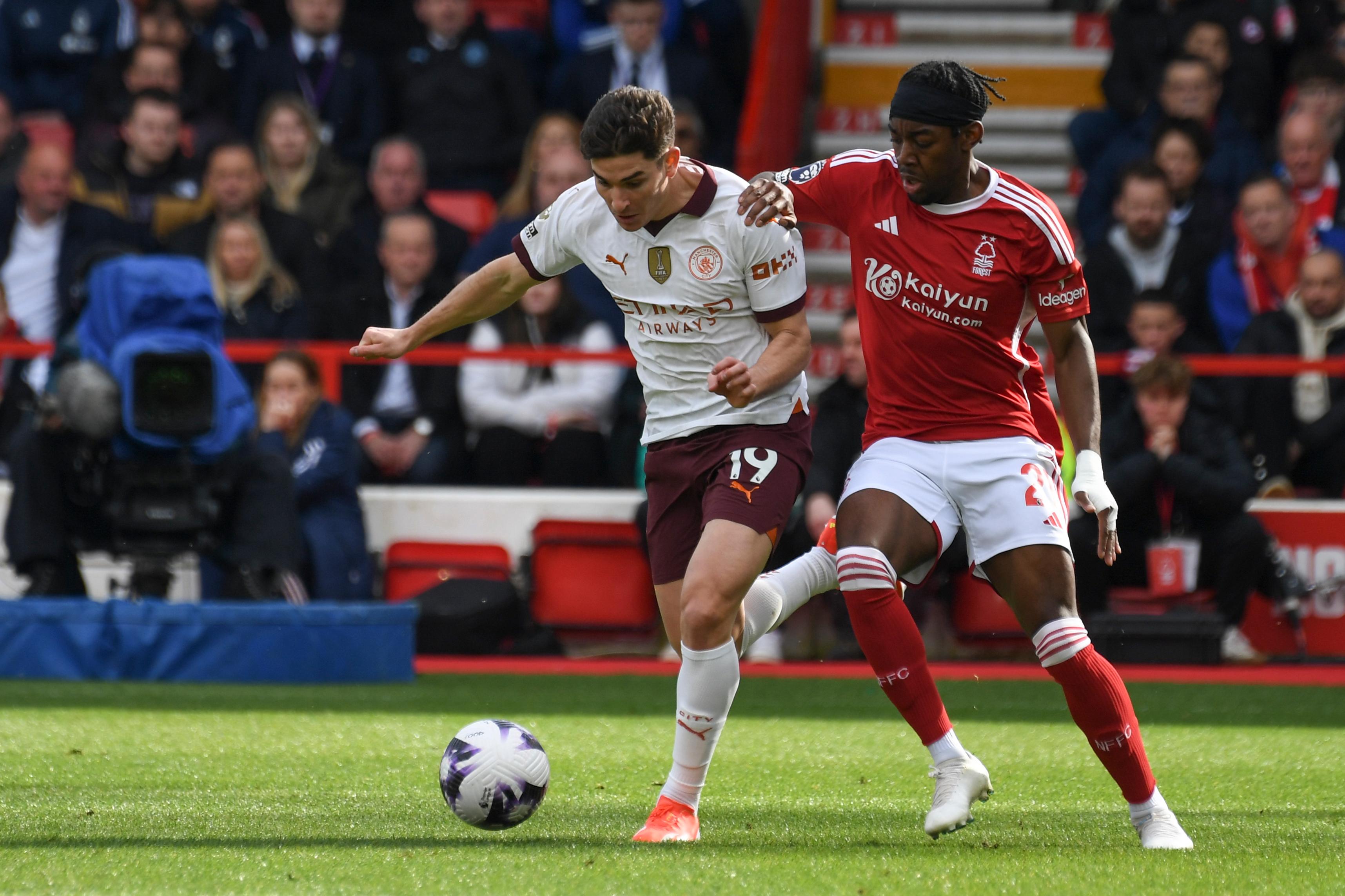 Anthony Elanga (till höger) huserar för tillfället i Nottingham Forest. Arkivbild. Foto: Rui Vieira/AP/TT