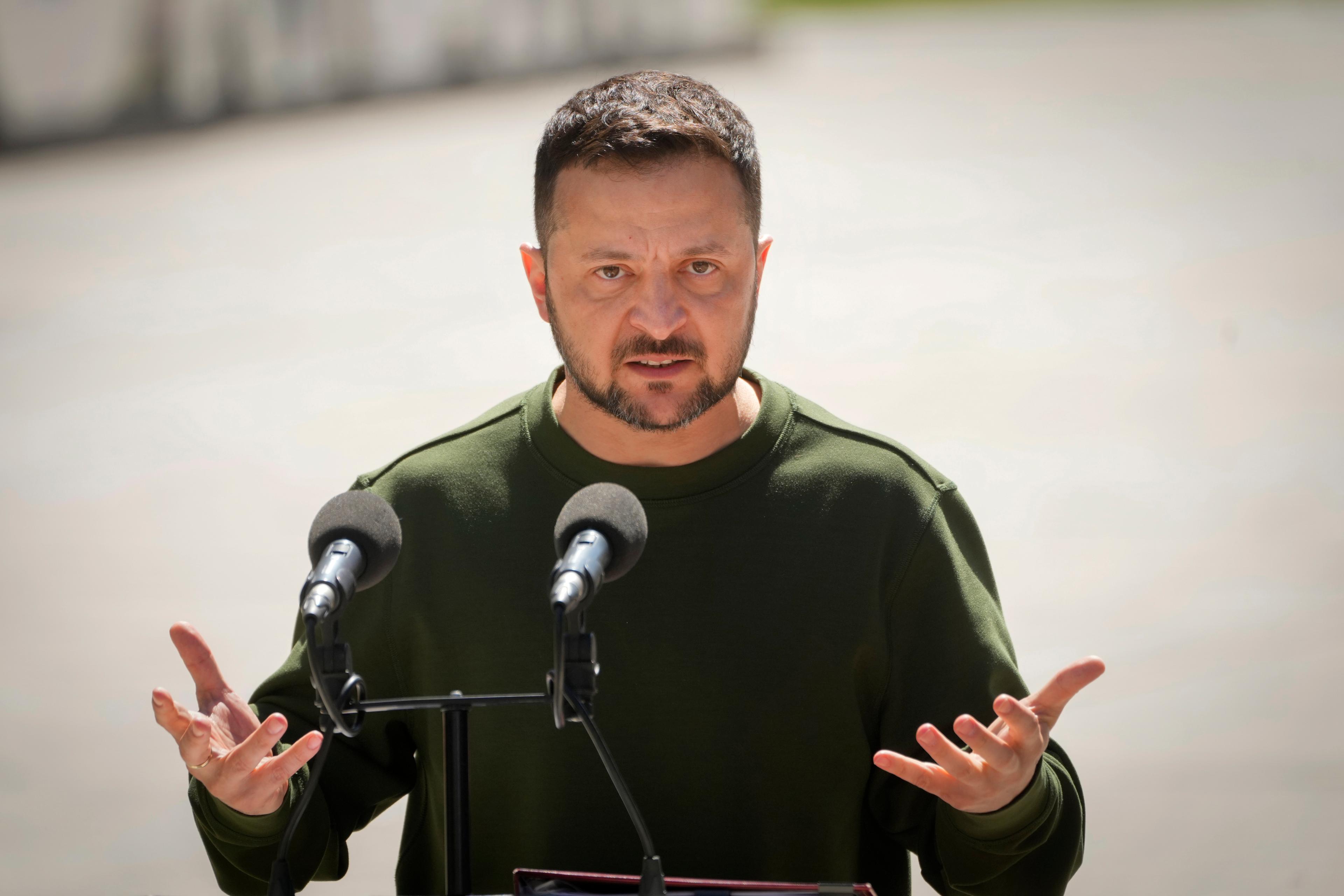 Ukrainas president Volodymyr Zelenskyj på en presskonferens med Europaparlamentets gästande talman i Kiev på torsdagen. Foto: Efrem Lukatsky/AP/TT