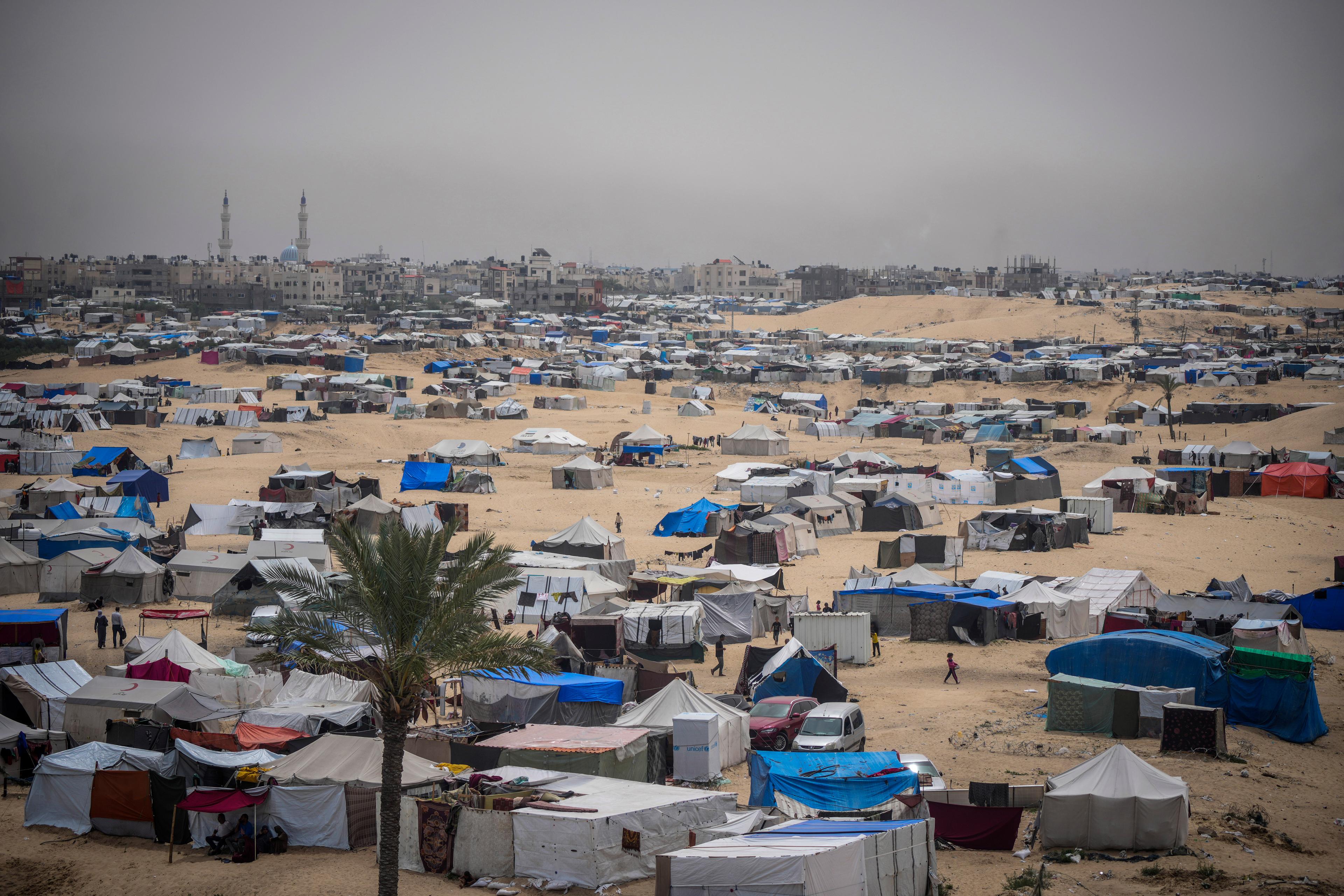 Ett av tältlägren i Rafah. Foto: Abdel Kareem Hana/AP