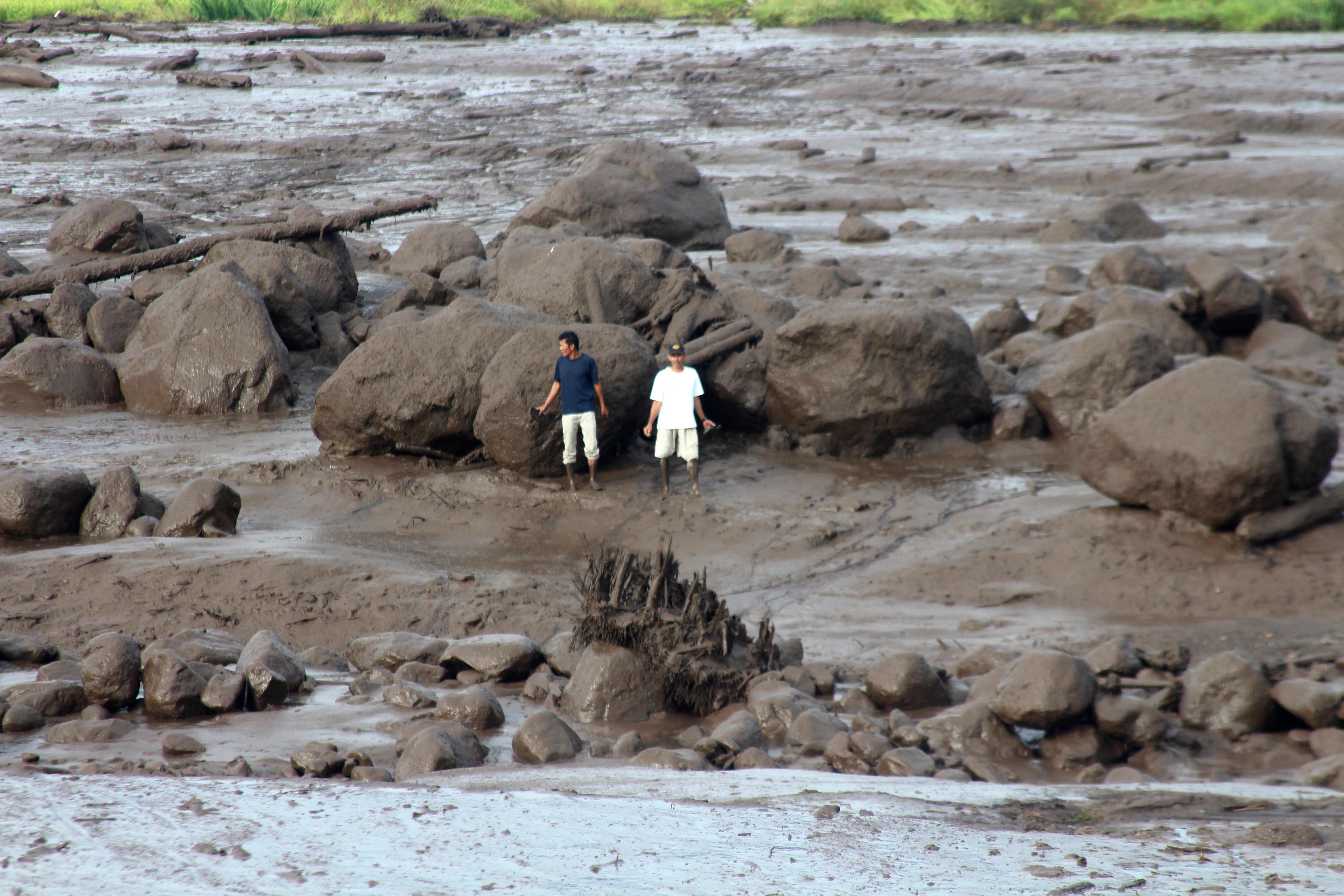 Område drabbat av översvämningar i Agem, västra Sumatra i Indonesien. Foto: Ali Nayaka/AP/TT