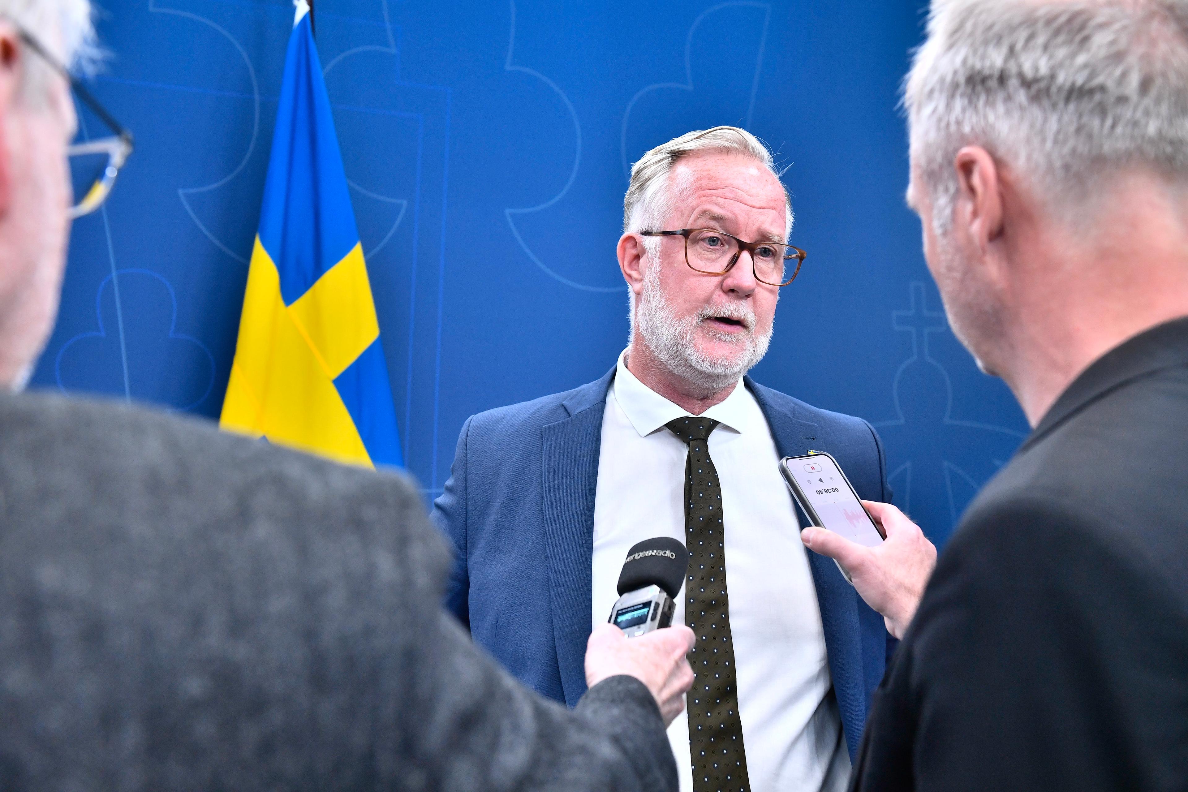 Liberalernas partiledare Johan Pehrson anser att SD har brutit mot Tidöavtalet. Foto: Samuel Steén/TT