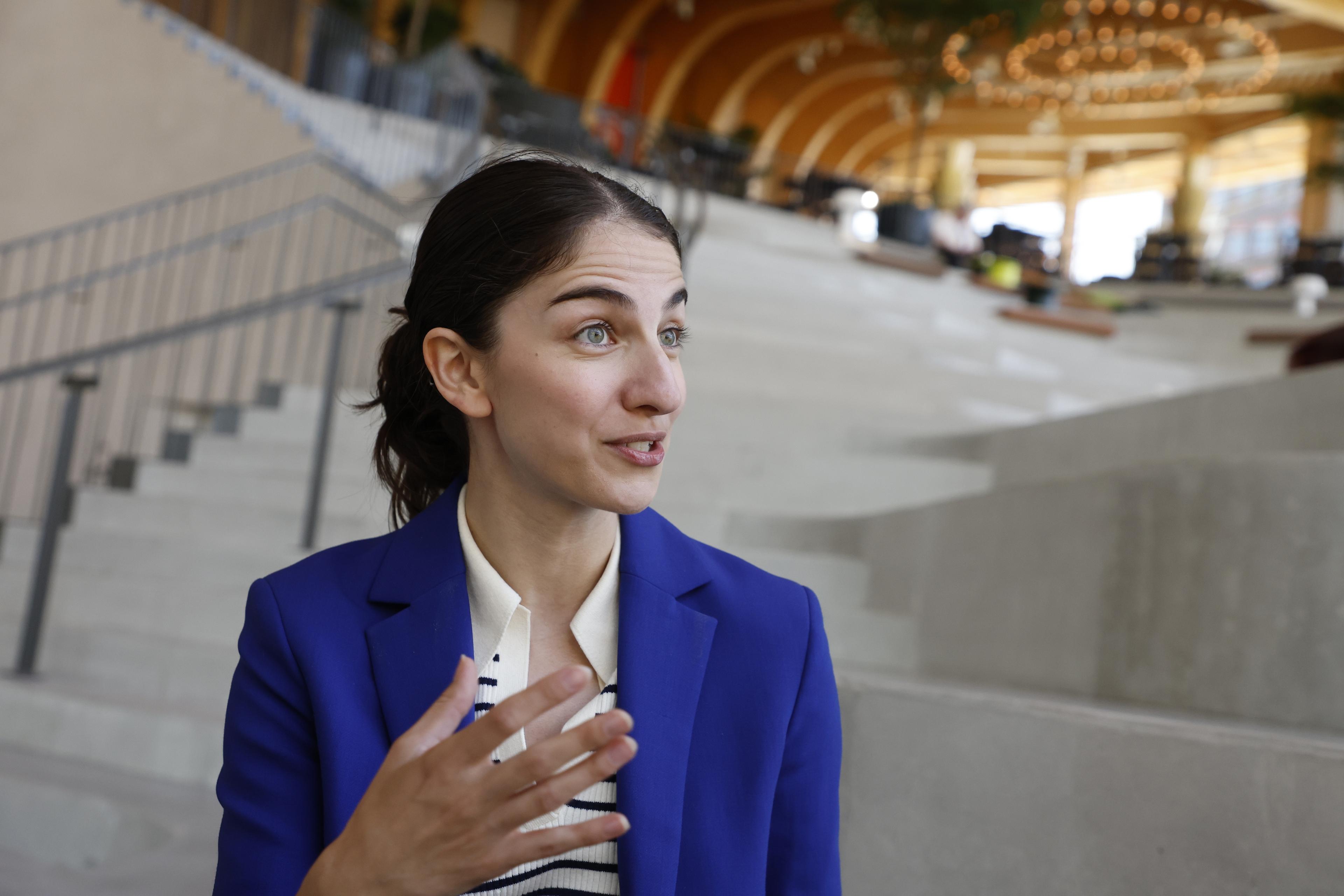 Klimat- och miljöminister Romina Pourmokhtari (L) var på fredagen på besök i Göteborg. Foto: Adam Ihse/TT