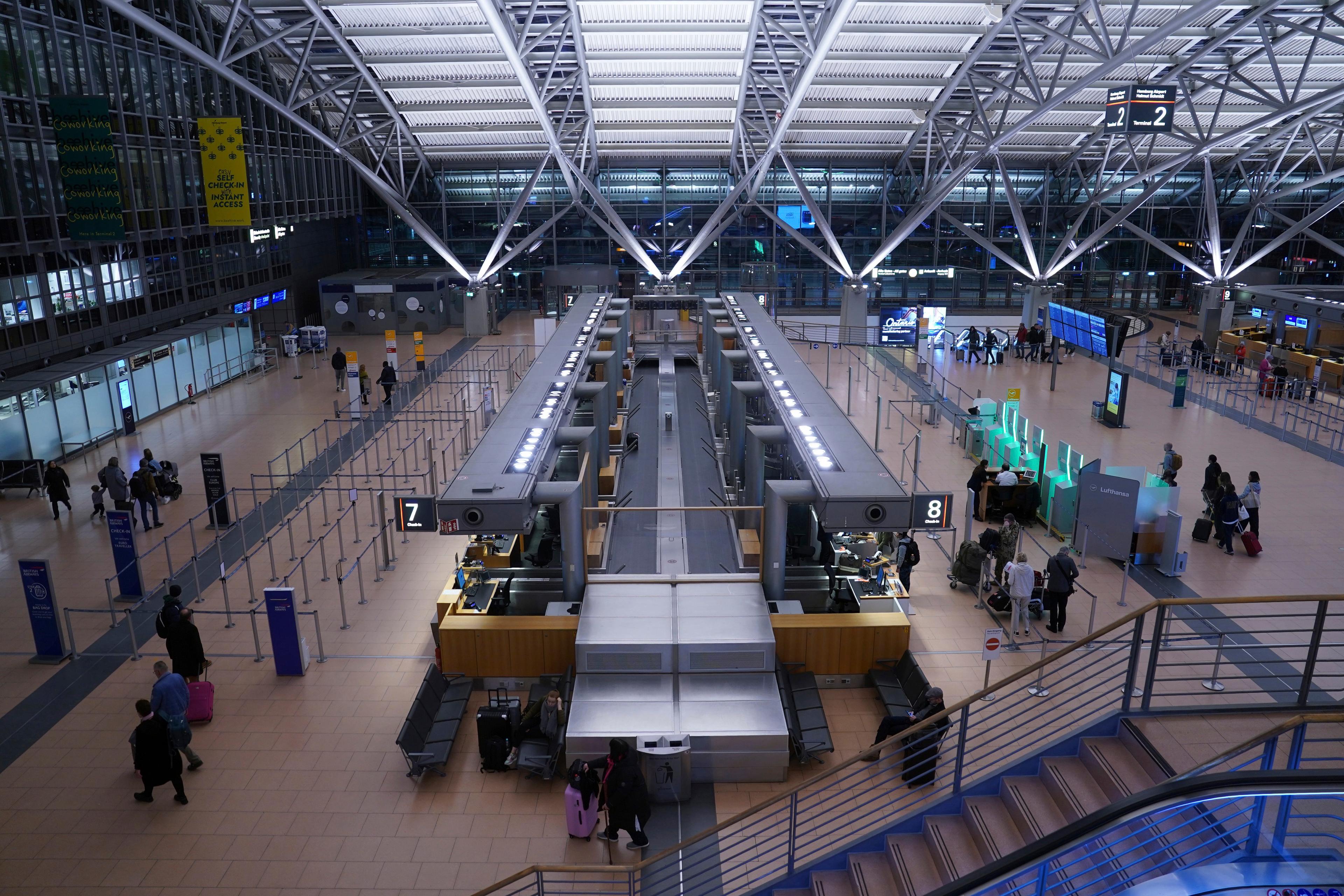 Passagerare på flygplatsen i München. Arkivbild. Foto: Marcus Brandt/DPA/AP/TT