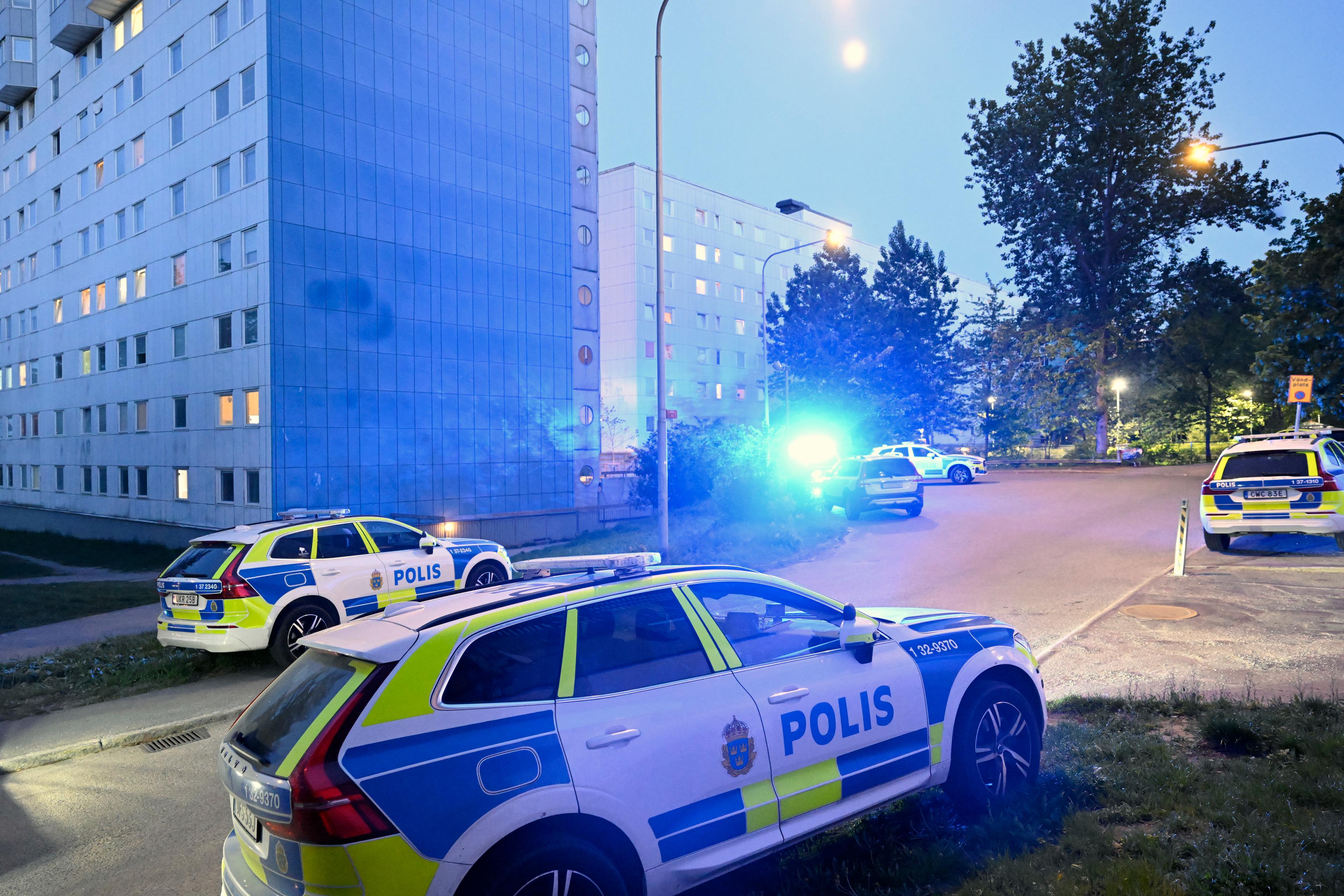 Polisinsats i Flemingsberg söder om Stockholm efter en skjutning på söndagskvällen. Foto: Fredrik Sandberg/TT